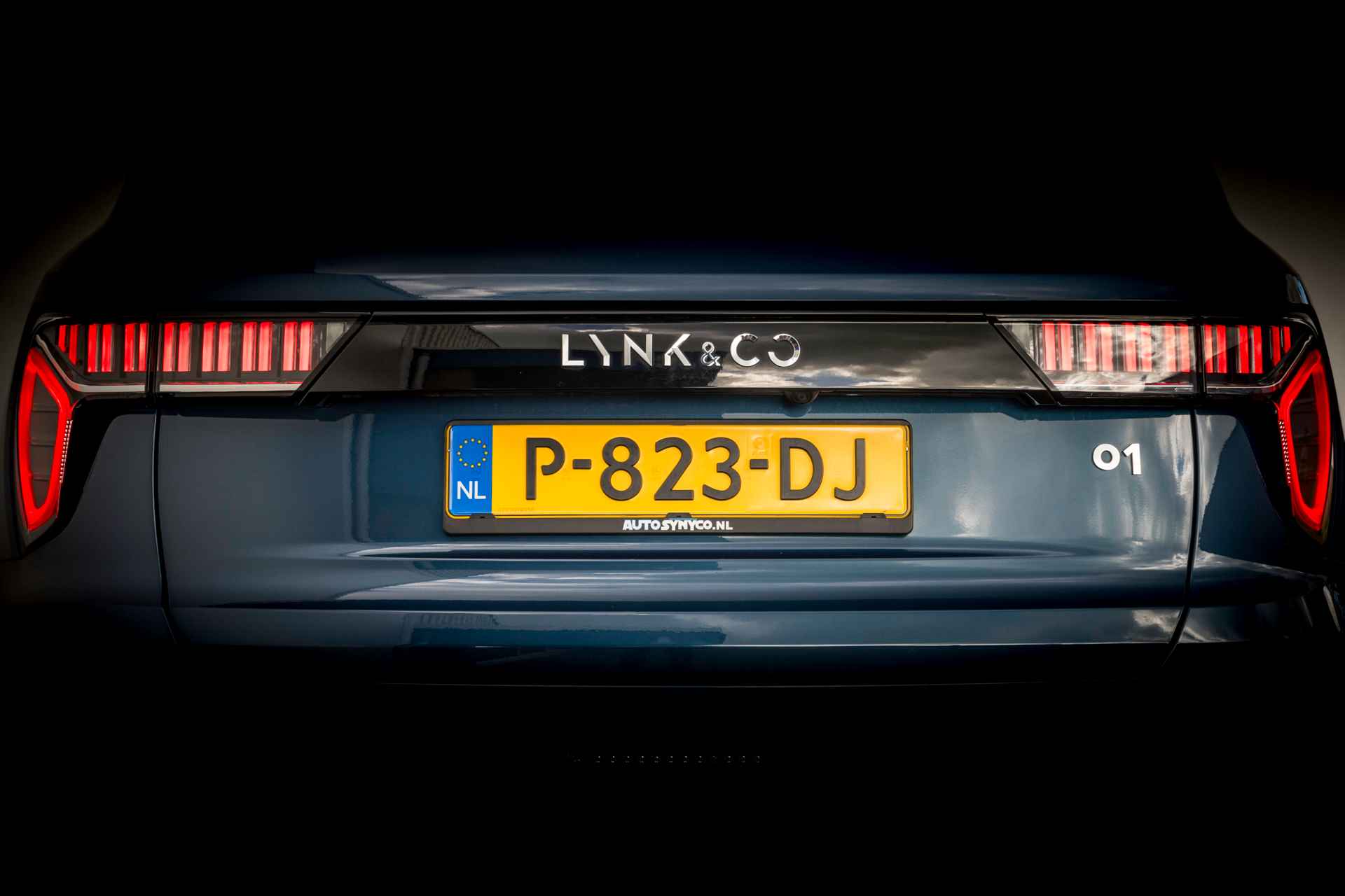 Lynk & Co 01 1.5 Plug-in Hybrid 262 Pk  I Panoramadak I 69 km Elektrisch I Achteruitrijcamera I Infinity Audio I Full Map Navi I Carplay I 20 inch. LMV l 1e eigenaar - 24/61