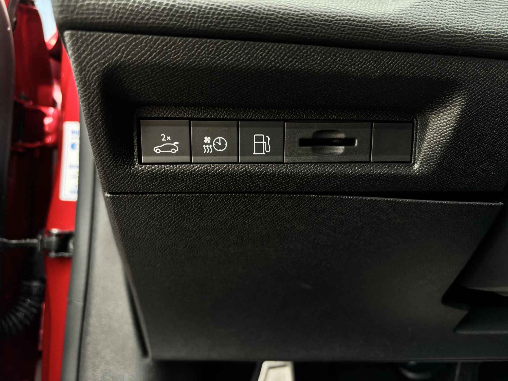 Peugeot 308 SW 1.6 Plug-in Hybrid 225 GT AGR stoelen | Massage stoelen voor | Apple Carplay / Android auto | Rondom Camera | Panorama/ schuif kantel dak - 36/42