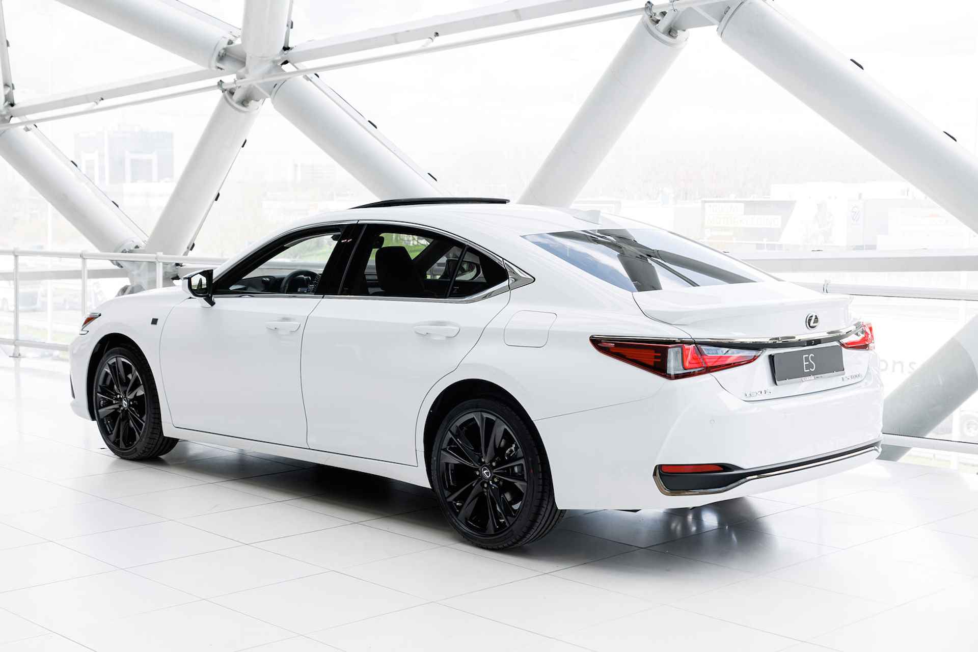 Lexus ES 300h F Sport Design | Stuurverwarming | Nieuw model | Draadloze Apple Carplay | - 4/48