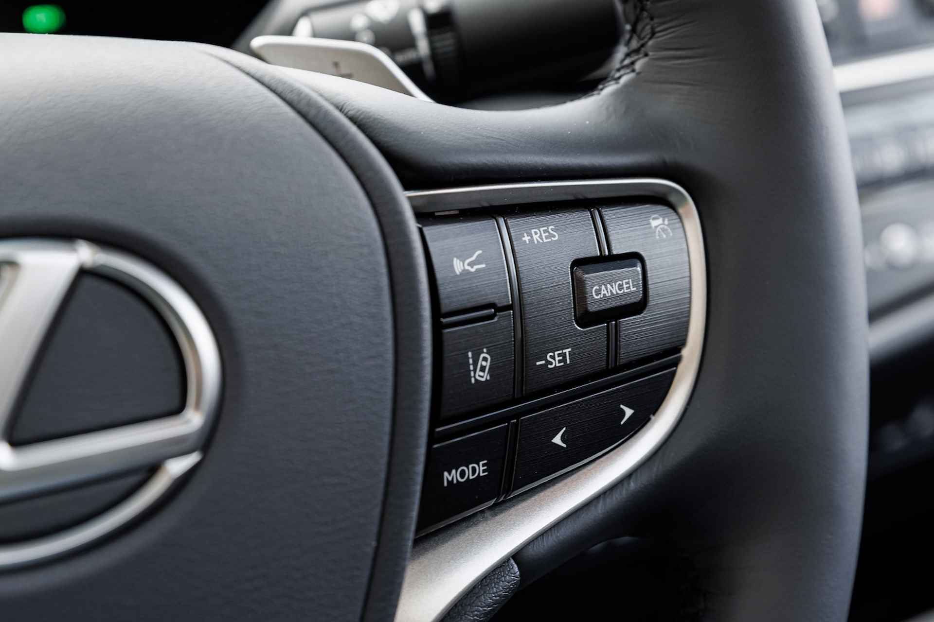Lexus ES 300h F Sport Design | Stuurverwarming | Nieuw model | Draadloze Apple Carplay | - 17/48