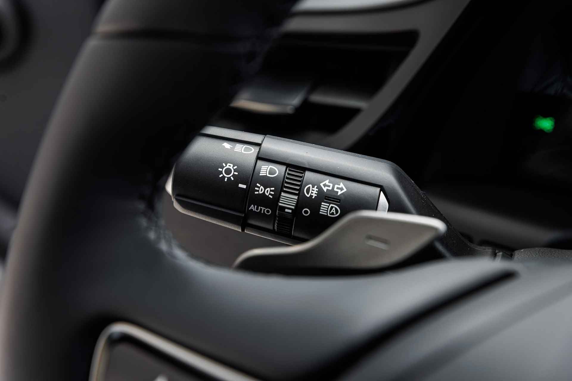 Lexus ES 300h F Sport Design | Stuurverwarming | Nieuw model | Draadloze Apple Carplay | - 18/48