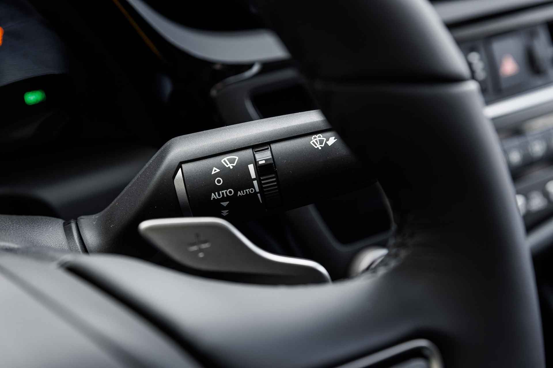Lexus ES 300h F Sport Design | Stuurverwarming | Nieuw model | Draadloze Apple Carplay | - 19/48
