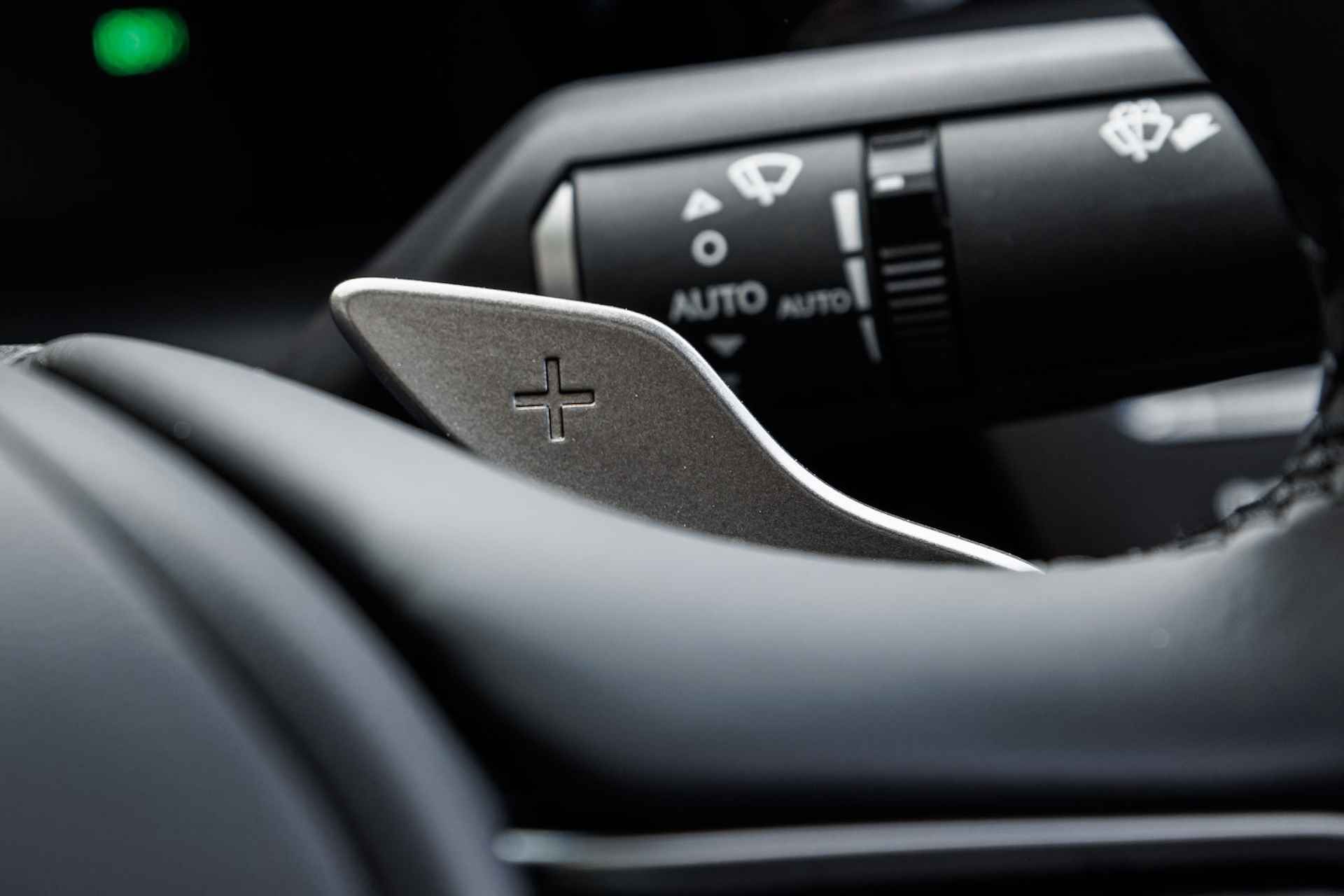 Lexus ES 300h F Sport Design | Stuurverwarming | Nieuw model | Draadloze Apple Carplay | - 31/48
