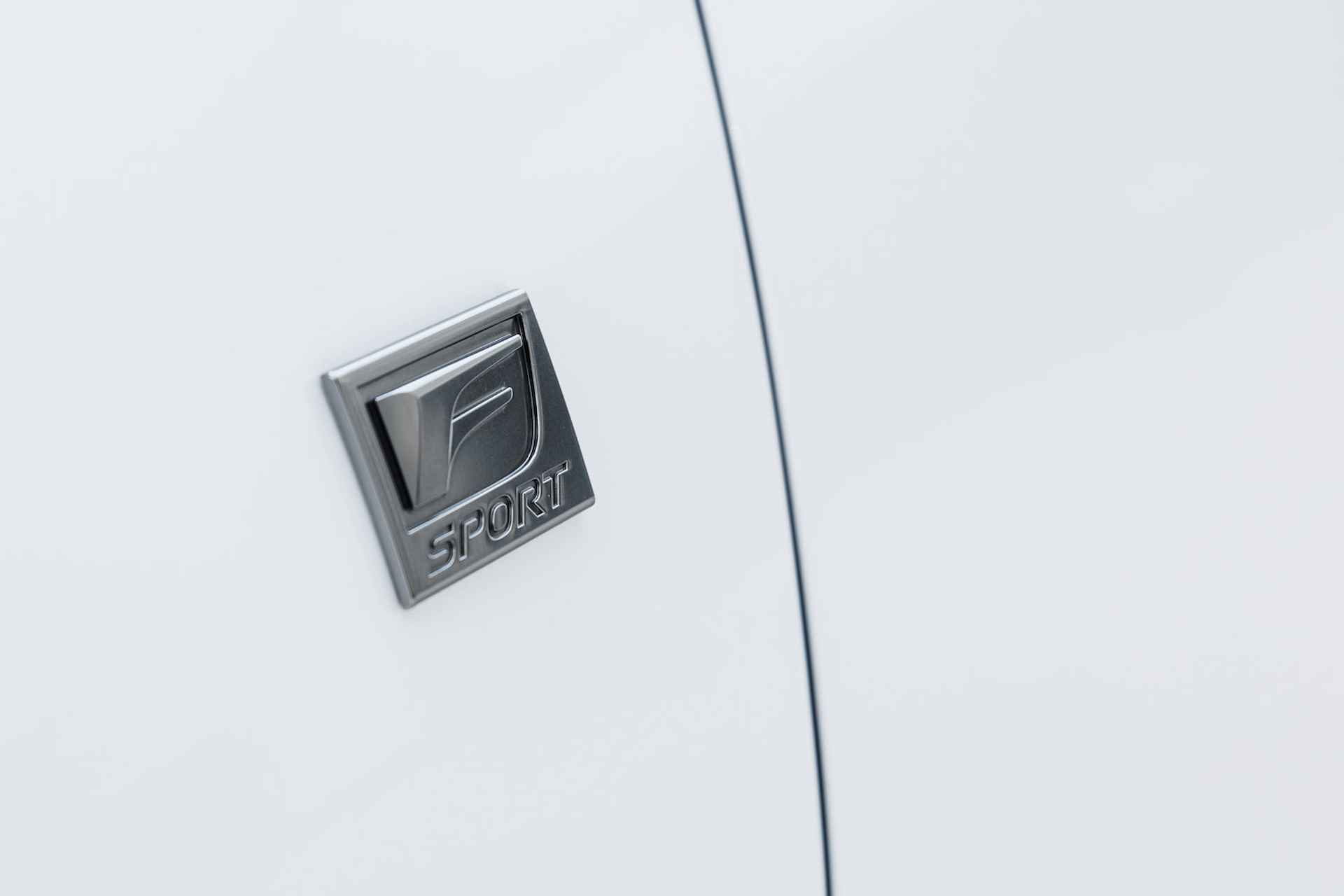Lexus ES 300h F Sport Design | Stuurverwarming | Nieuw model | Draadloze Apple Carplay | - 42/48