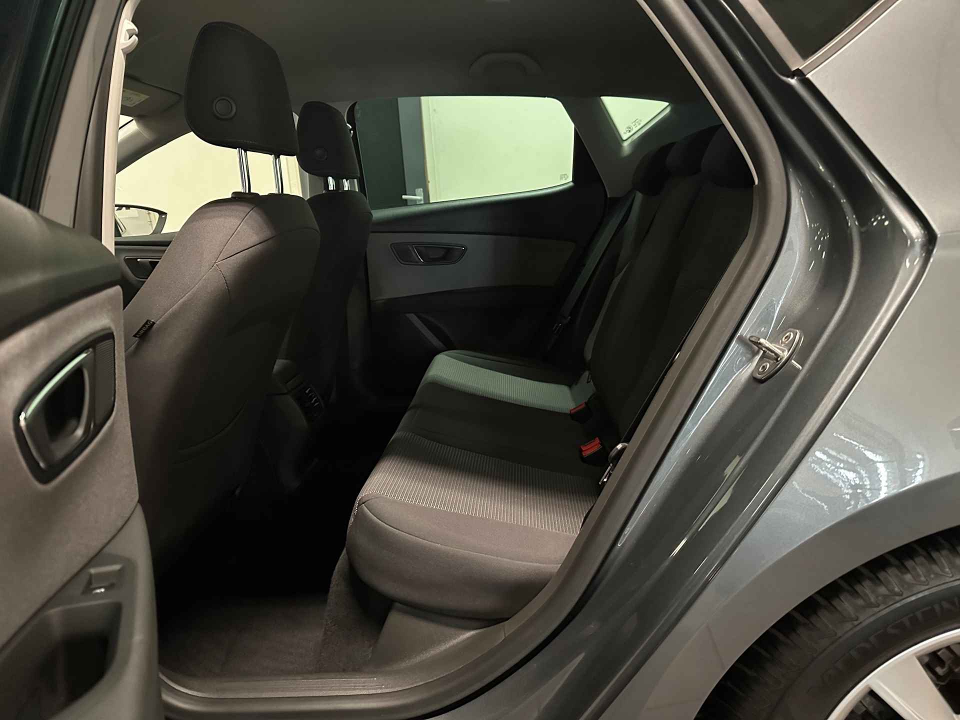Seat Leon 1.0 EcoTSI Style Business Intense * Carplay / Trekhaak / Navigatie / NL Auto * - 22/23