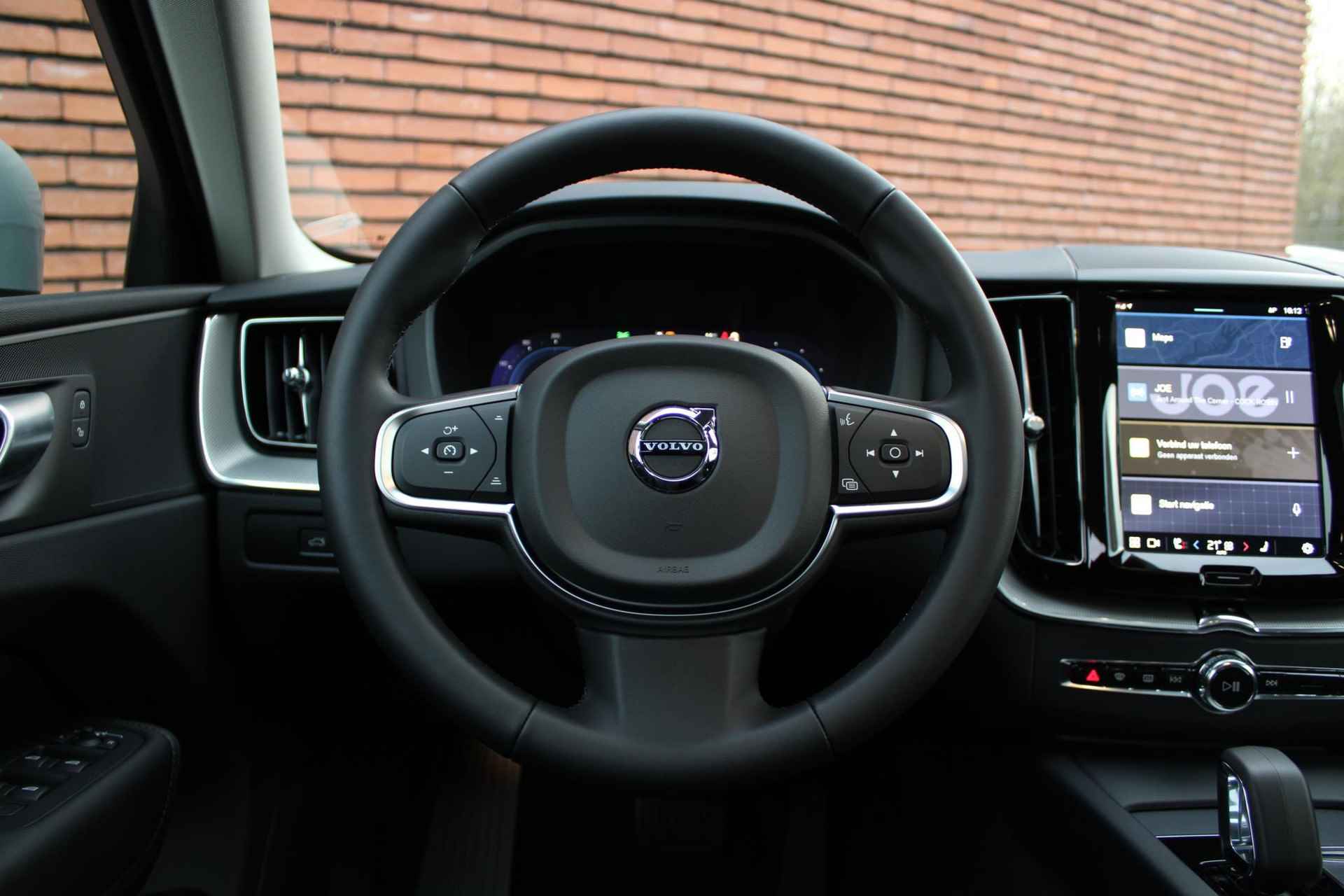 Volvo XC60 T6 AWD AUT8 350PK Essential Edition Bright | Adaptieve Cruise Control, Pilot Assist, BLIS, Parkeersensoren voor en achter, Parkeercamera, Extra getint glas, 22" Lichtmetalen velgen, Lederen bekleding, Stoelverwarming, Stuurwielverwarming, - 6/24