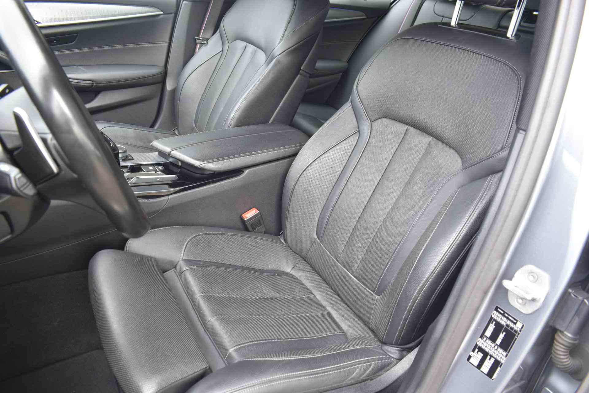 BMW 5-serie 520i High Executive Edition / M-Sport / Leder / Comfort Seat / H&K Audio / Shadow - 8/46