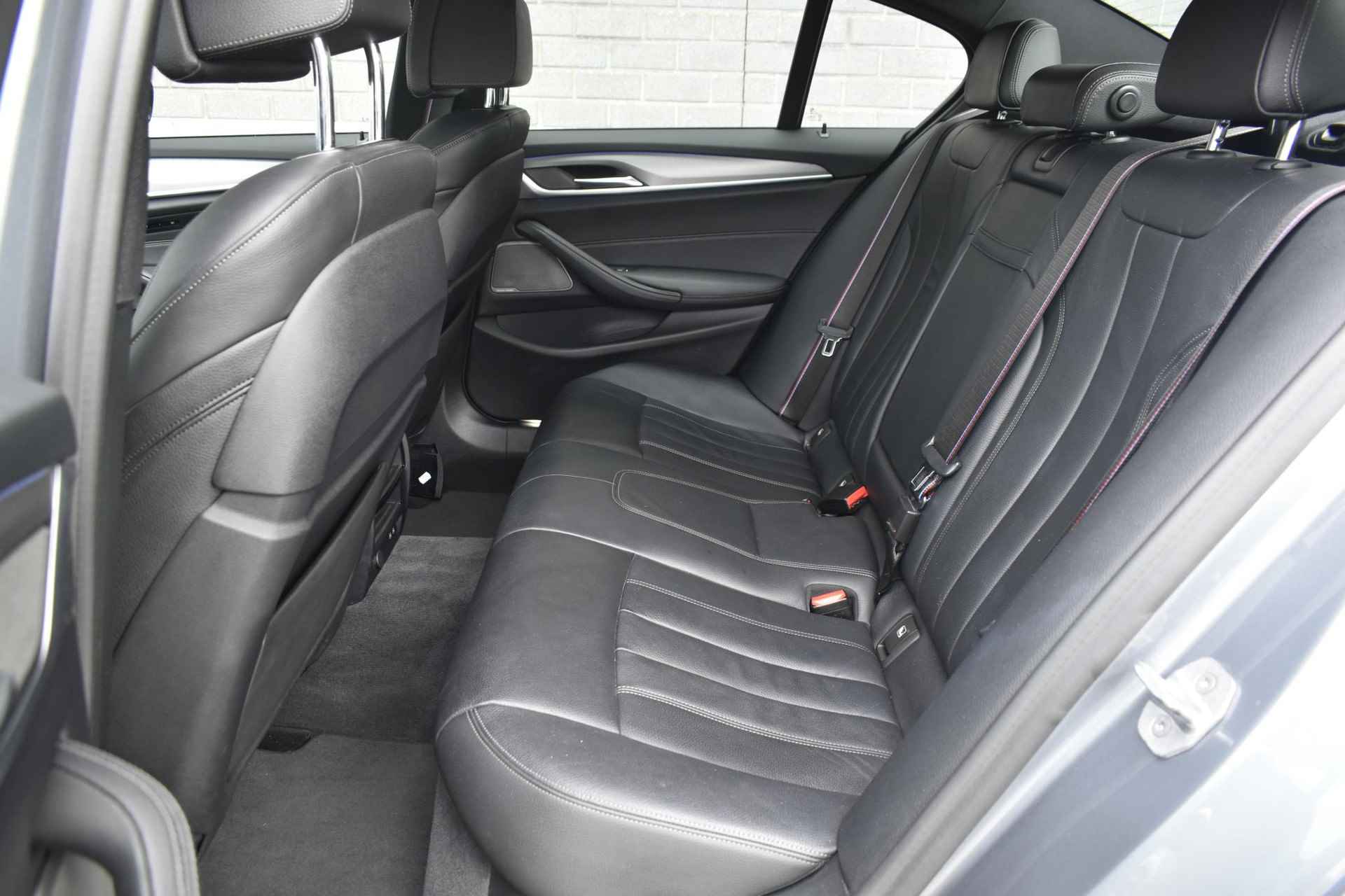 BMW 5-serie 520i High Executive Edition / M-Sport / Leder / Comfort Seat / H&K Audio / Shadow - 9/46
