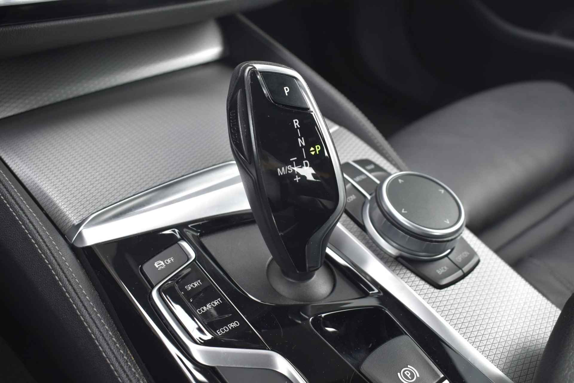 BMW 5-serie 520i High Executive Edition / M-Sport / Leder / Comfort Seat / H&K Audio / Shadow - 15/46