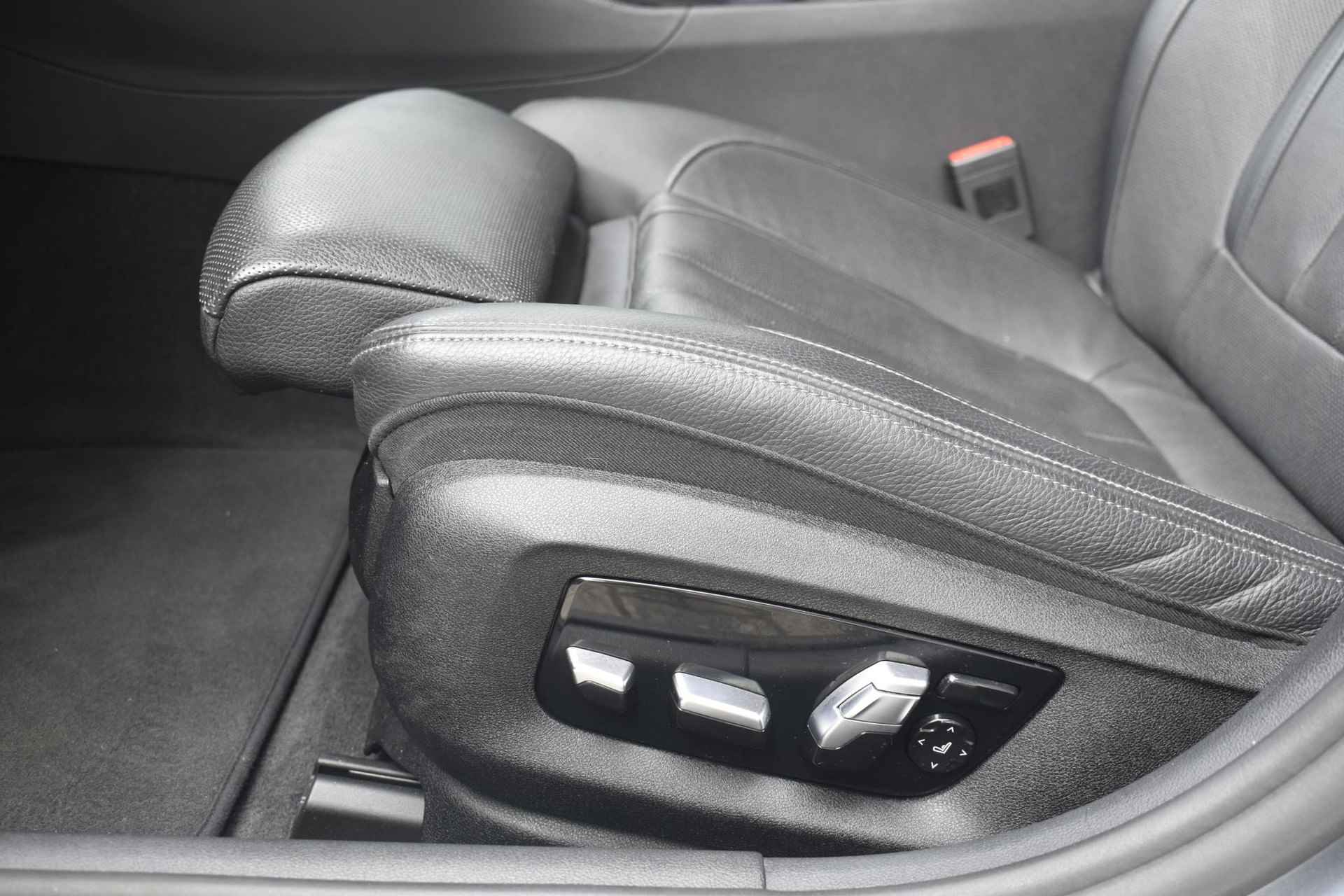 BMW 5-serie 520i High Executive Edition / M-Sport / Leder / Comfort Seat / H&K Audio / Shadow - 21/46