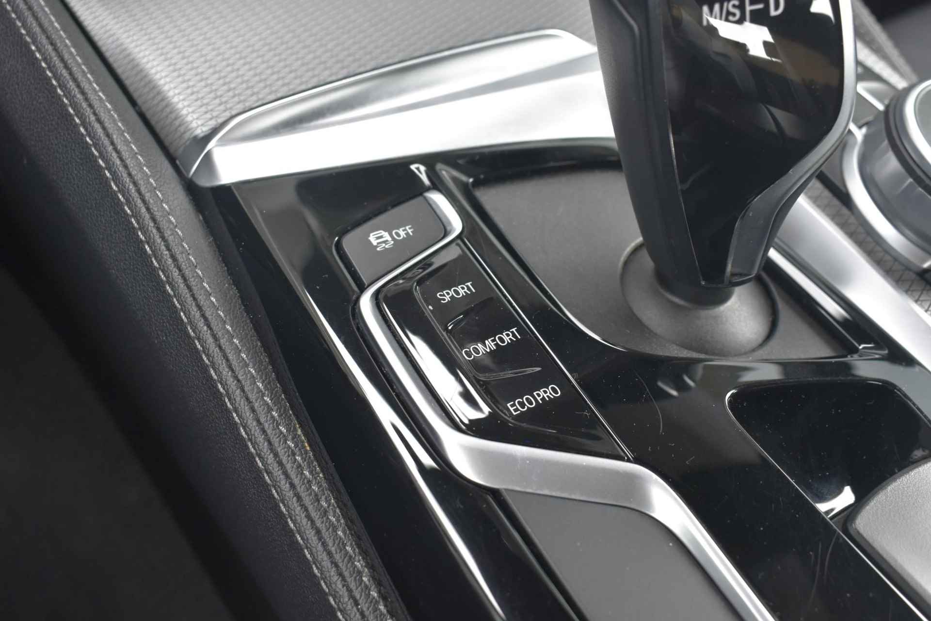 BMW 5-serie 520i High Executive Edition / M-Sport / Leder / Comfort Seat / H&K Audio / Shadow - 27/46