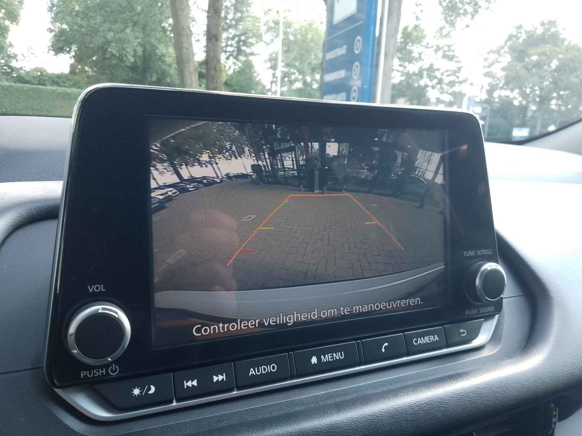 Nissan Qashqai 1.3 MHEV Business Access | Navigatie via Smartphone | Apple Carplay | Cruise Control | LM Velgen | Parkeercamera - 17/22