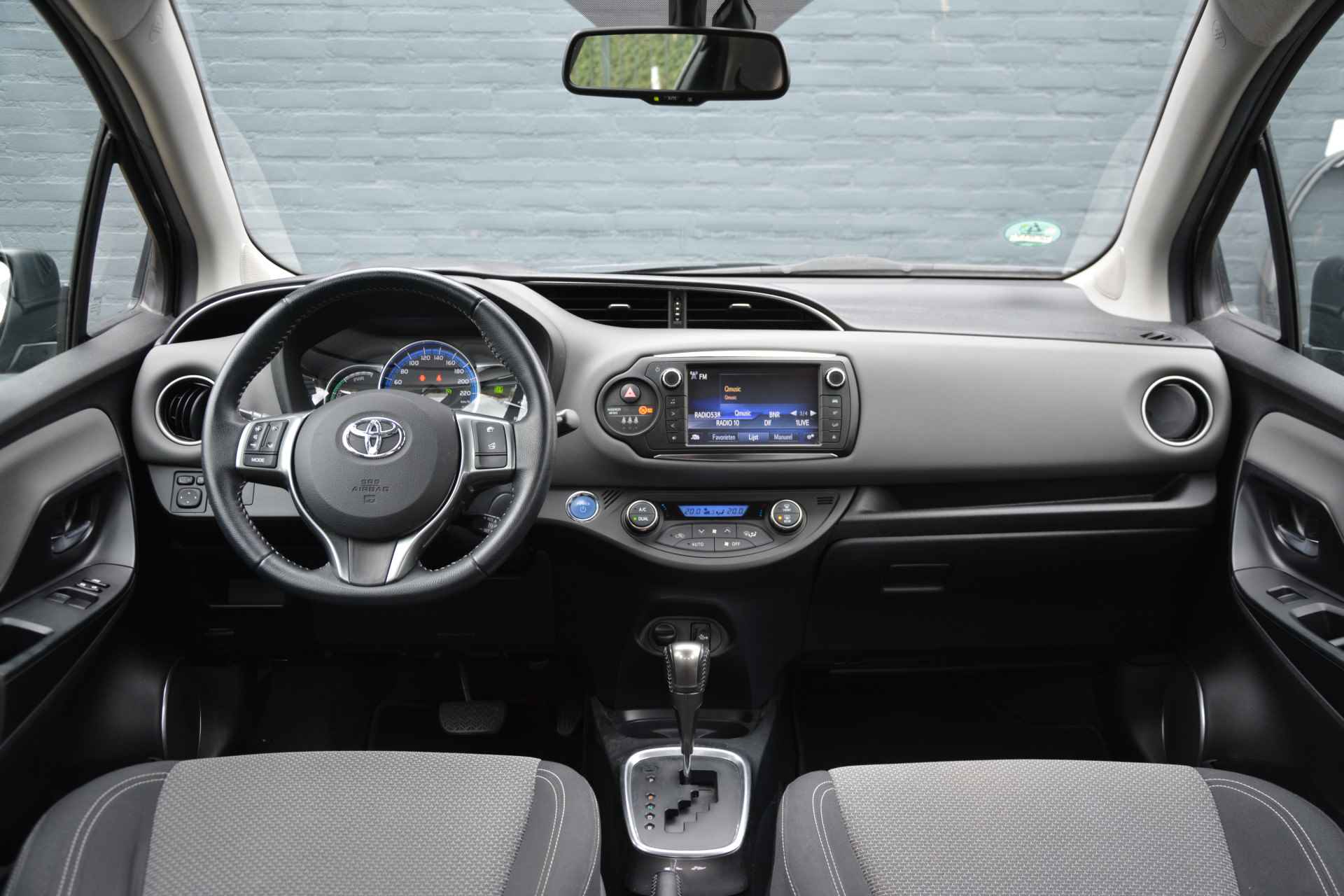 Toyota Yaris 1.5 Full Hybrid Aspiration - 8/15