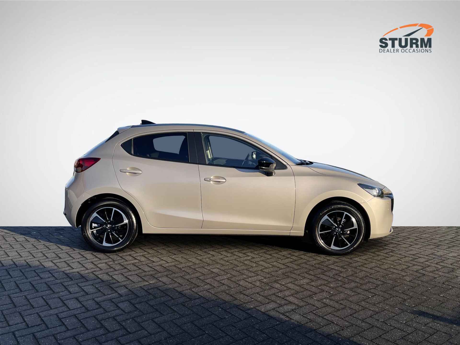 Mazda 2 1.5 SkyActiv-G 90 Homura Aka NL-Auto, 1e Eigenaar! | Navigatie | 360° Camera | Adapt. Cruise Control | Head-Up Display | Stuur- + Stoelverwarming | Rijklaarprijs! - 3/30