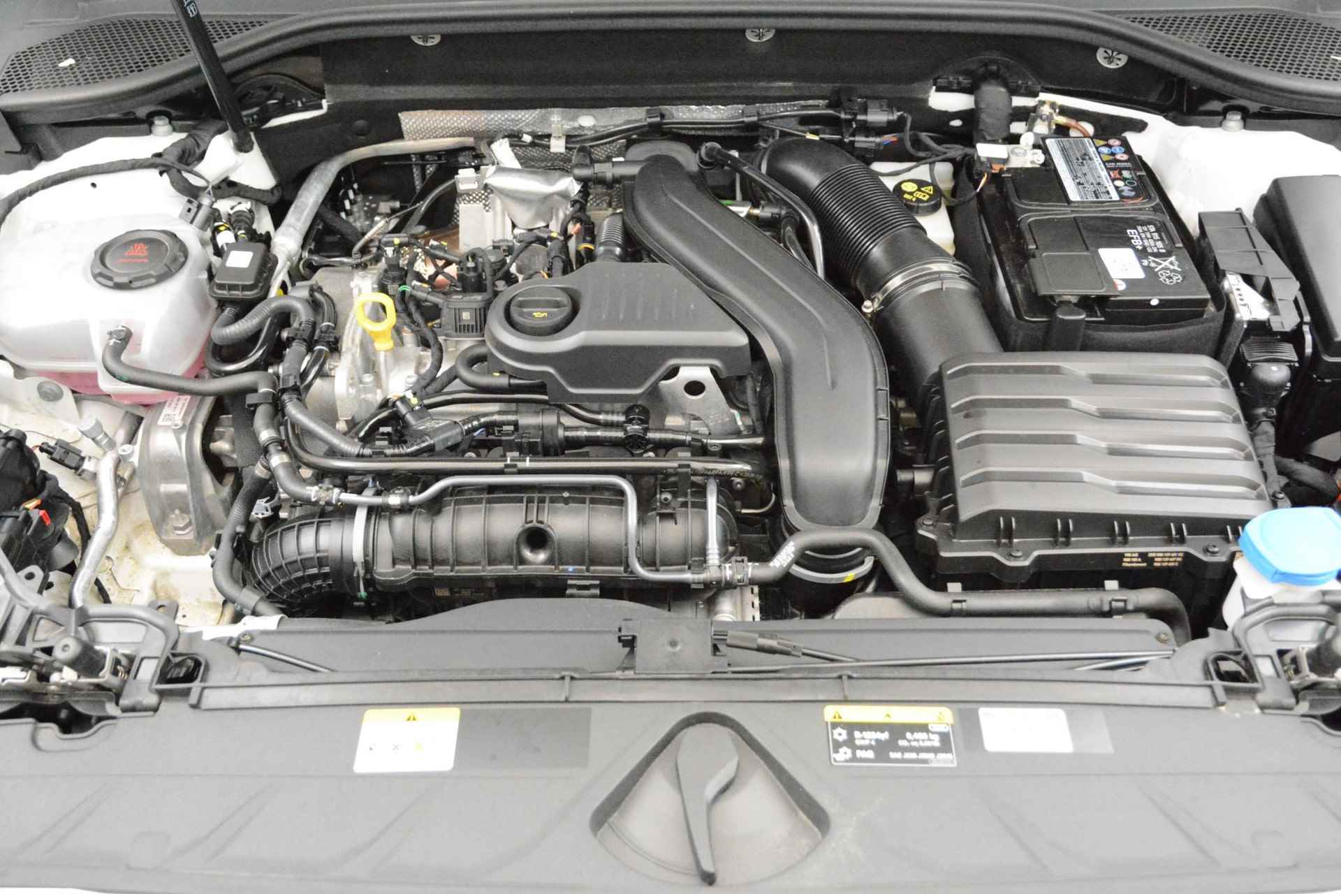 Audi Q2 35 TFSI S Edition 150 PK | Automaat | S-line exterieur | S-line interieur | Half-Leder | Navigatie | Camera | Climate Control | Stoelverwarming | Cruise control | LED | Apple Carplay | Android Auto | Parkeersensoren | - 27/30
