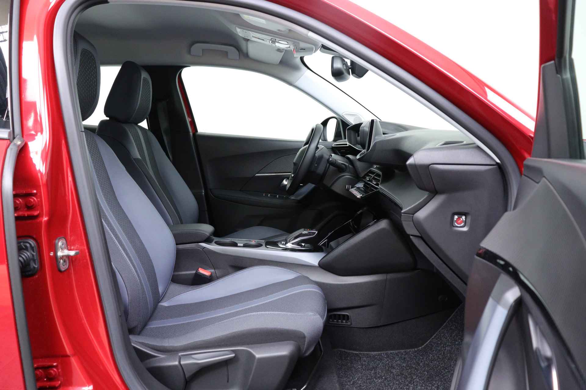 Peugeot e-2008 EV 50 kWh 136 pk Allure Automaat | Navi by app | Camera | Clima | Cruise | Pdc | Lmv 17 " | - 9/31
