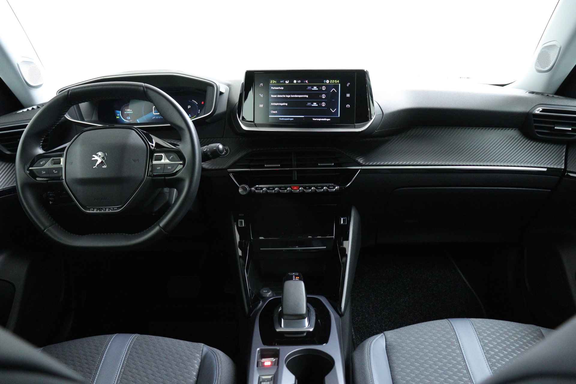 Peugeot e-2008 EV 50 kWh 136 pk Allure Automaat | Navi by app | Camera | Clima | Cruise | Pdc | Lmv 17 " | - 11/31