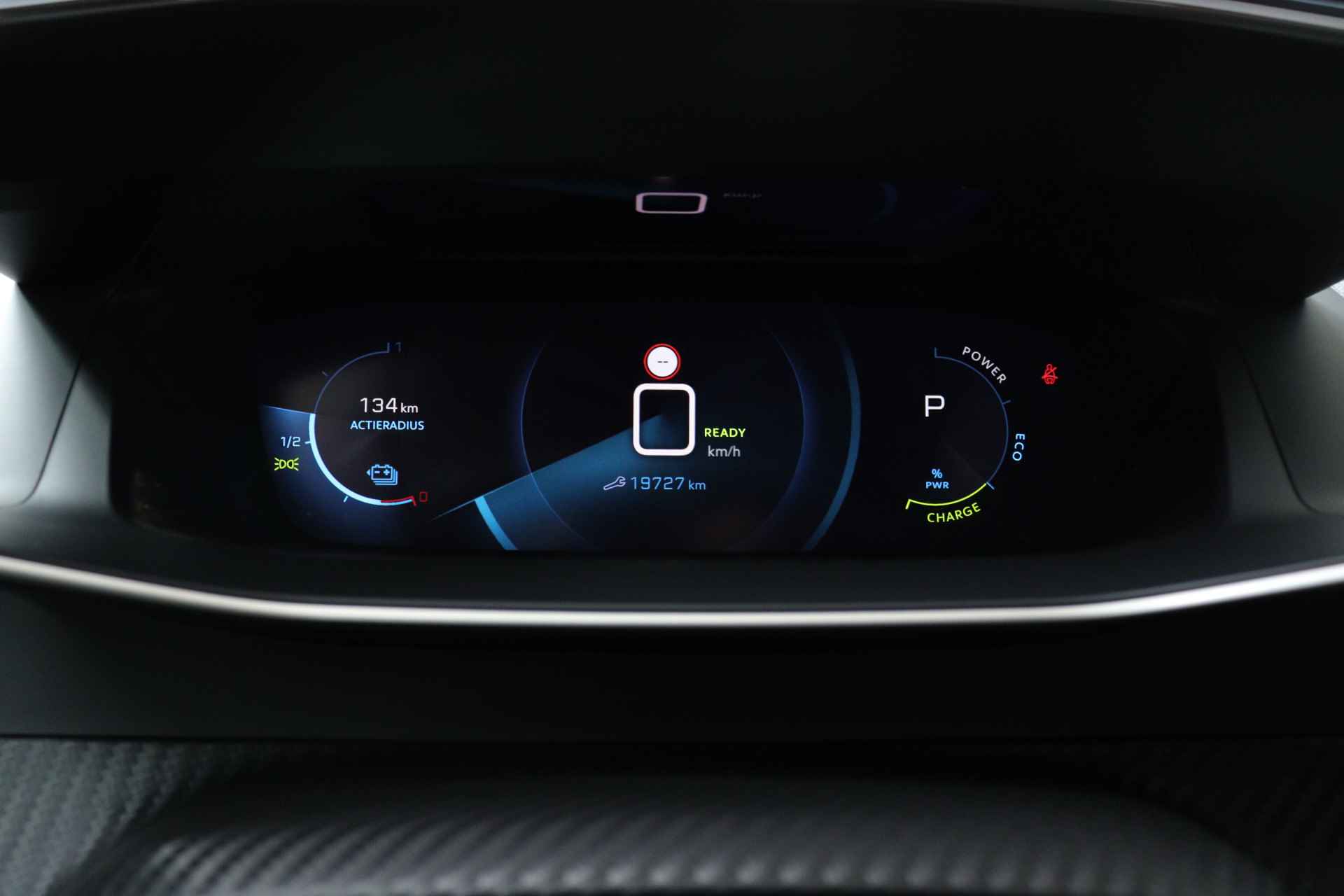 Peugeot e-2008 EV 50 kWh 136 pk Allure Automaat | Navi by app | Camera | Clima | Cruise | Pdc | Lmv 17 " | - 17/31