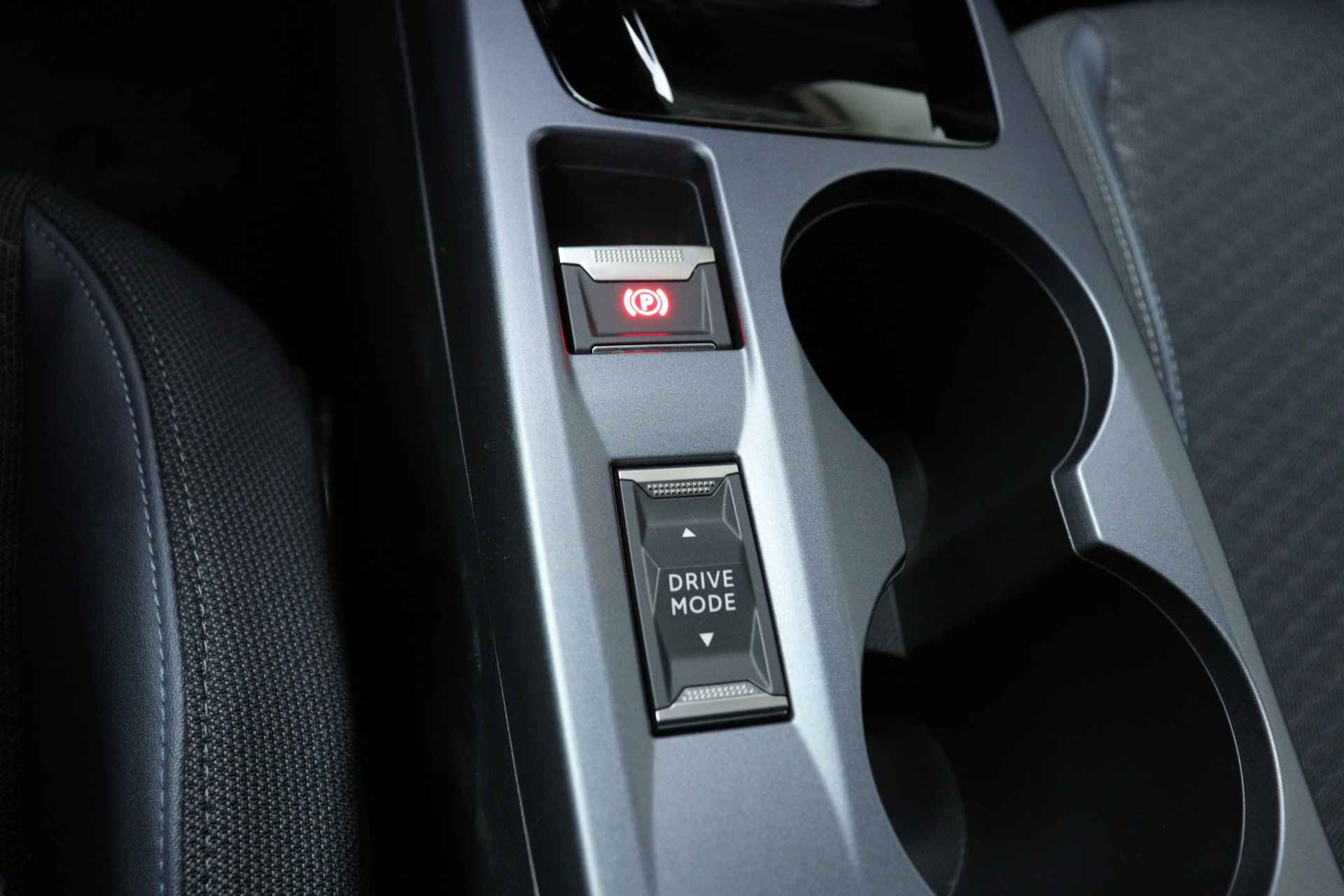 Peugeot e-2008 EV 50 kWh 136 pk Allure Automaat | Navi by app | Camera | Clima | Cruise | Pdc | Lmv 17 " | - 23/31