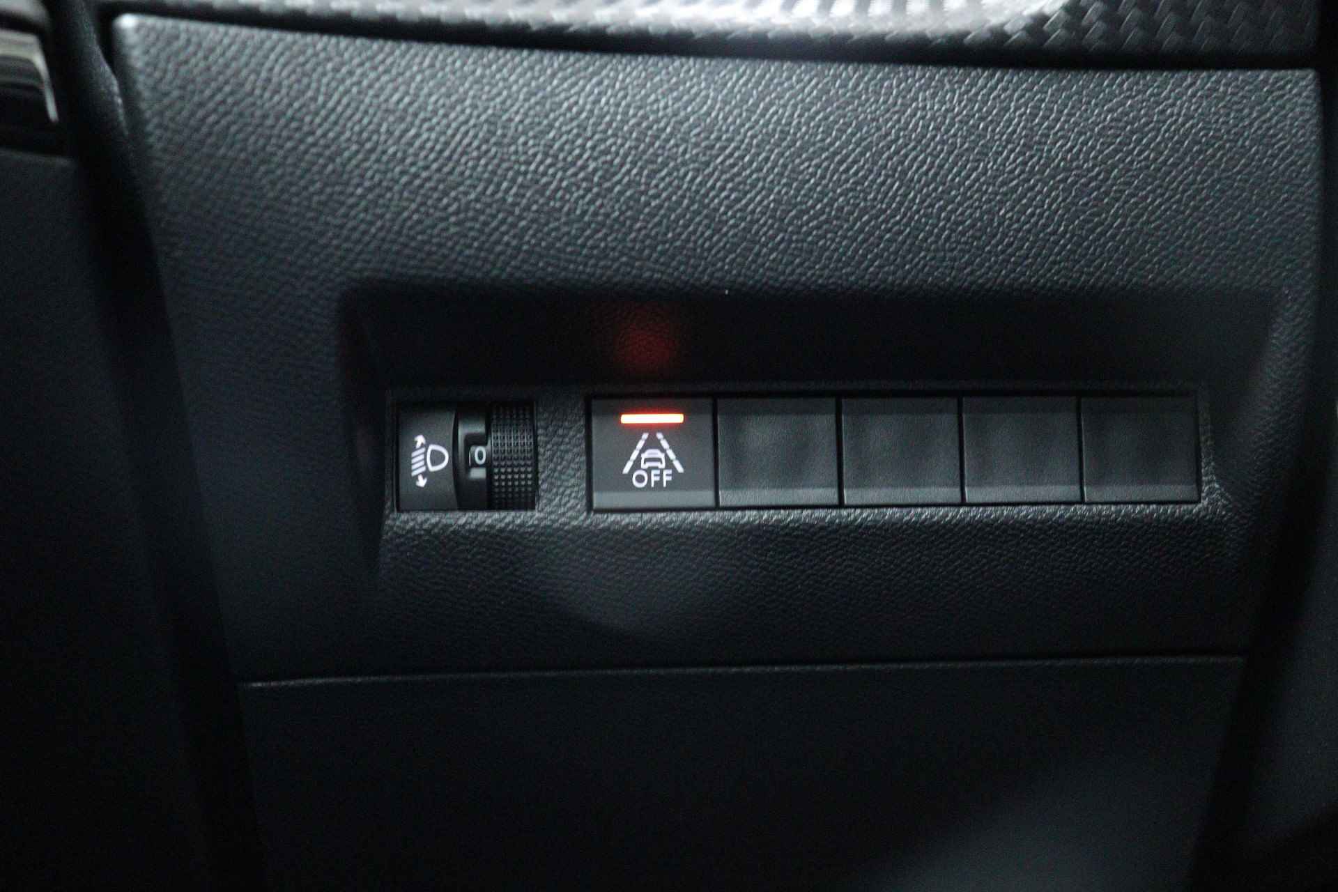 Peugeot e-2008 EV 50 kWh 136 pk Allure Automaat | Navi by app | Camera | Clima | Cruise | Pdc | Lmv 17 " | - 26/31
