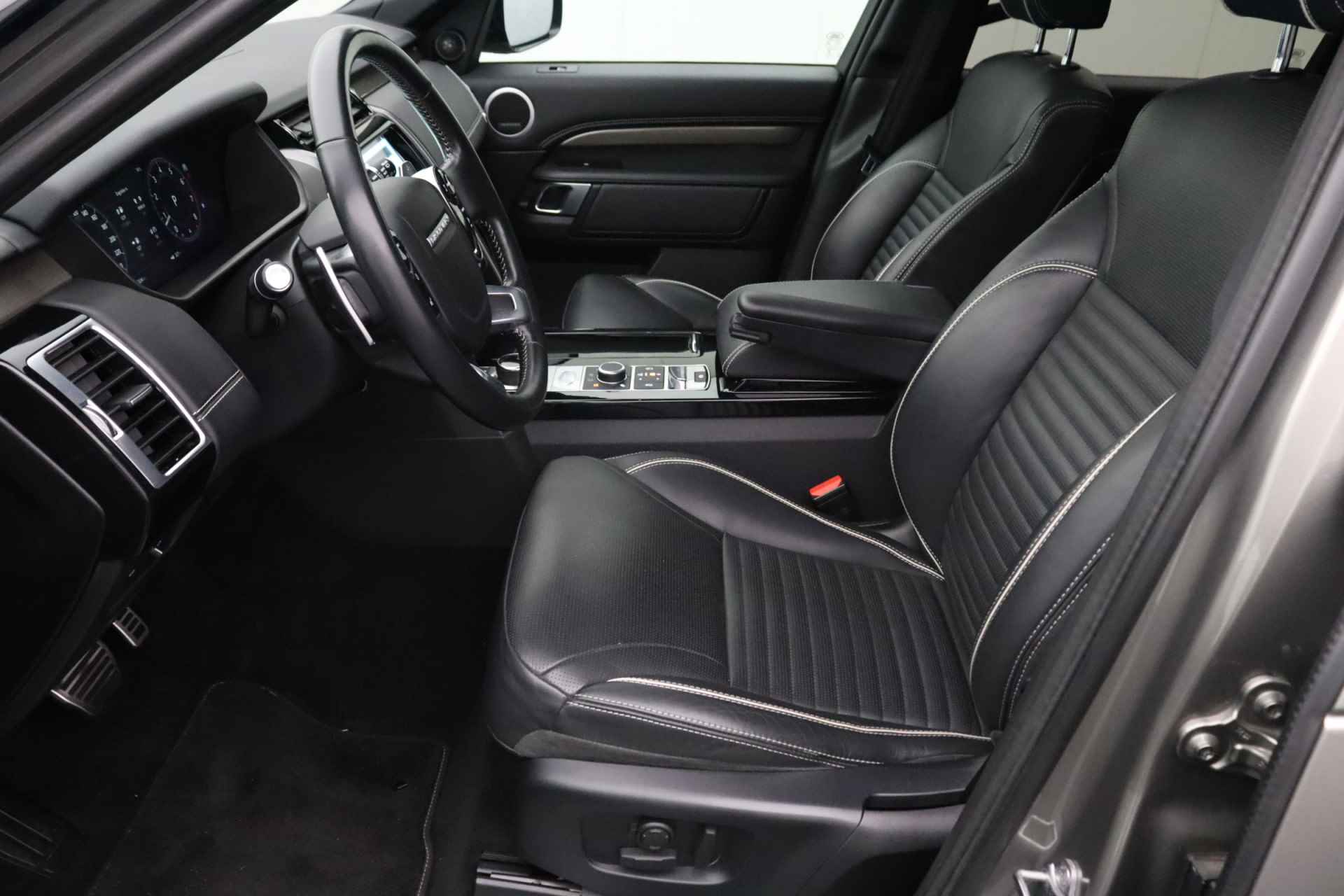 Land Rover Discovery 3.0 P300 R-Dynamic HSE 7p. | Luxe lederen bekleding | Elektrisch glazen panoramadak | LED verlichting - 27/32