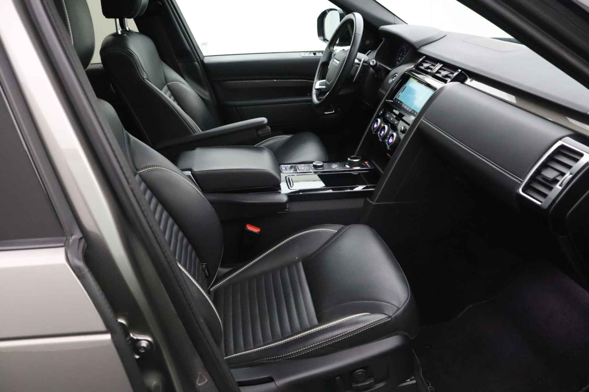 Land Rover Discovery 3.0 P300 R-Dynamic HSE 7p. | Luxe lederen bekleding | Elektrisch glazen panoramadak | LED verlichting - 32/32