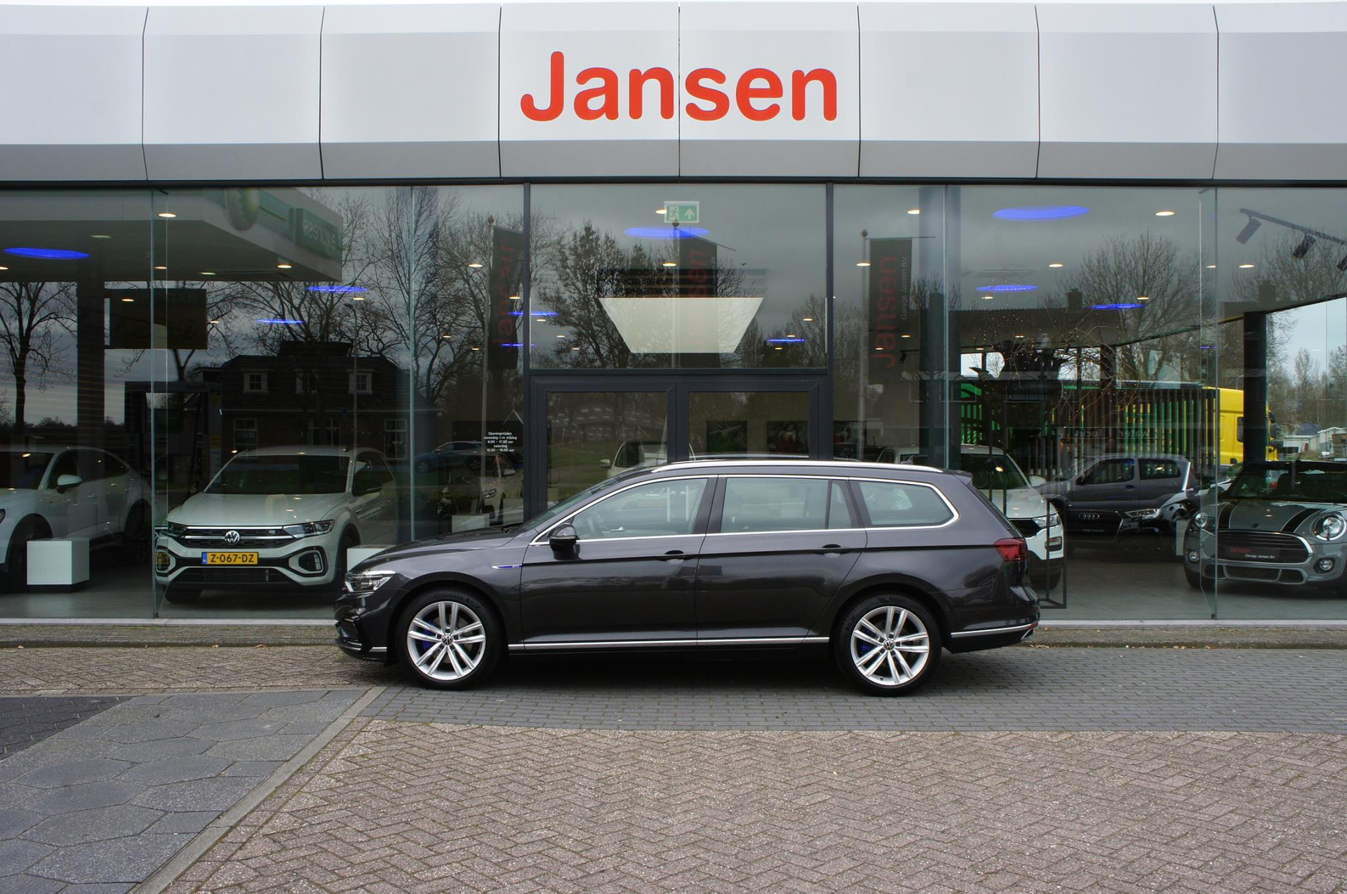 Volkswagen Passat Variant 1.4 TSI PHEV GTE Business | Pano | 360° Camera | Wegkl. Trekhaak | LED-Matrix | 18" bij viaBOVAG.nl