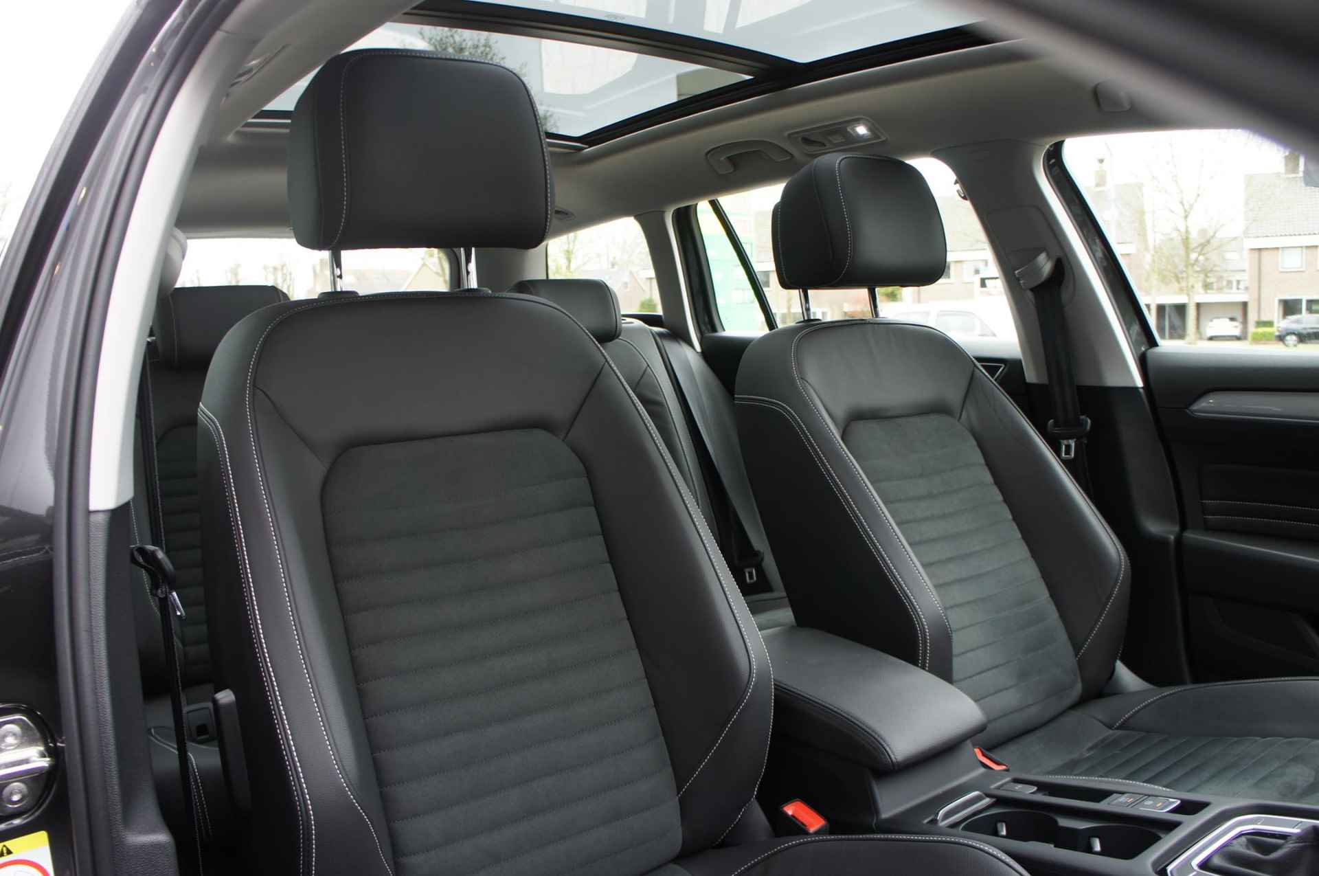 Volkswagen Passat Variant 1.4 TSI PHEV GTE Business | Pano | 360° Camera | Wegkl. Trekhaak | LED-Matrix | 18" - 3/25