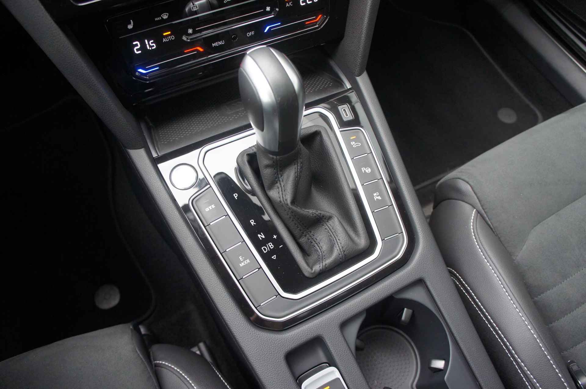 Volkswagen Passat Variant 1.4 TSI PHEV GTE Business | Pano | 360° Camera | Wegkl. Trekhaak | LED-Matrix | 18" - 8/25