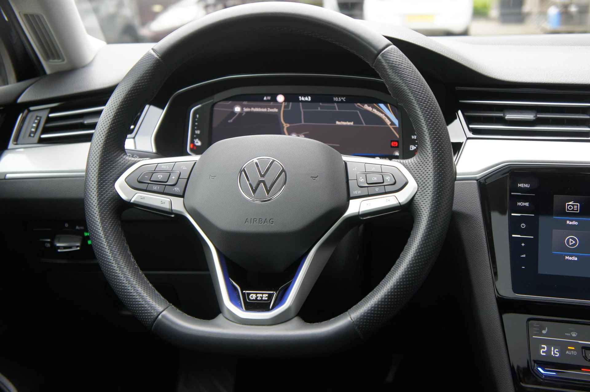Volkswagen Passat Variant 1.4 TSI PHEV GTE Business | Pano | 360° Camera | Wegkl. Trekhaak | LED-Matrix | 18" - 13/25