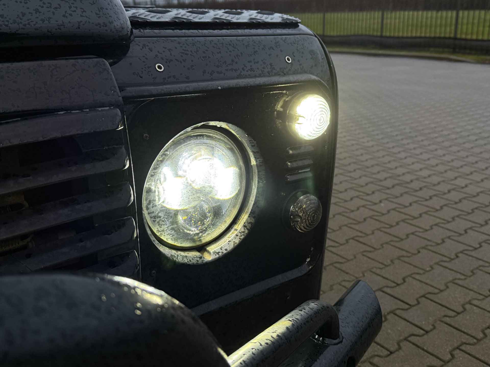 Land Rover Defender 2.4 TD 110 SW E - 14/24