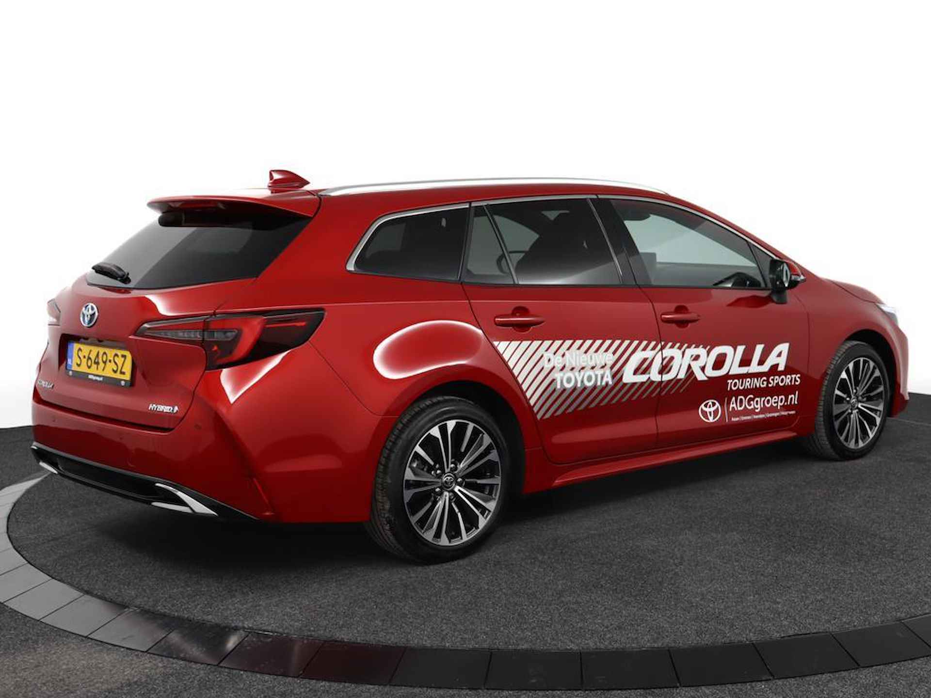 Toyota Corolla Touring Sports 1.8 Hybrid First Edition | Navigatie | Parkeer sensoren voor + achter | Stoelverwarming | - 2/55