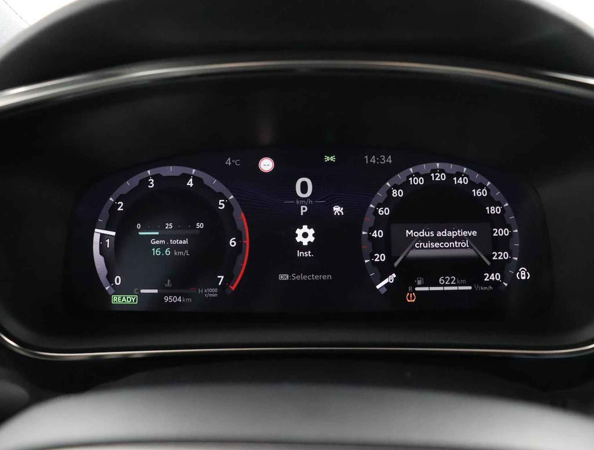 Toyota Corolla Touring Sports 1.8 Hybrid First Edition | Navigatie | Parkeer sensoren voor + achter | Stoelverwarming | - 6/55