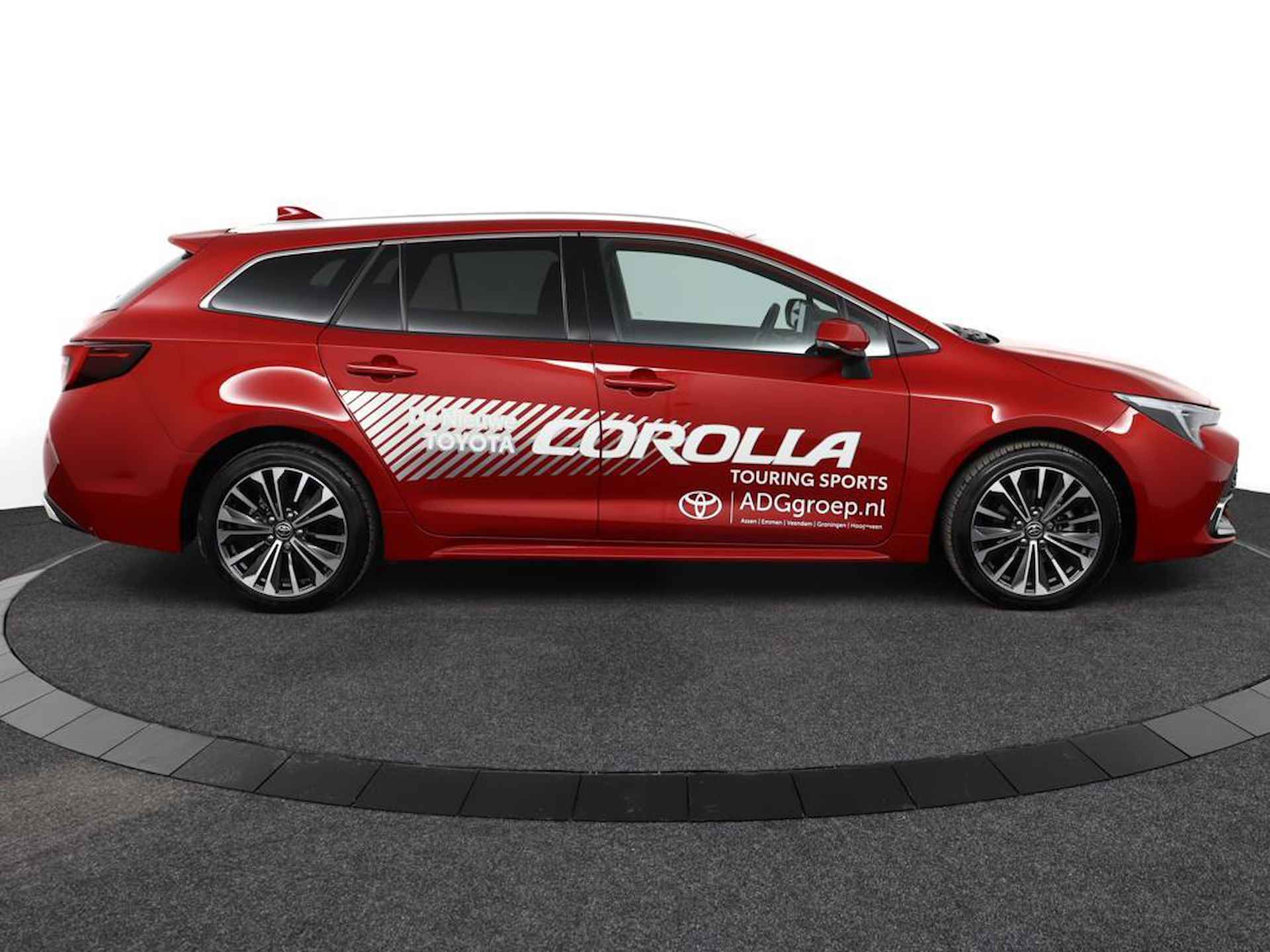 Toyota Corolla Touring Sports 1.8 Hybrid First Edition | Navigatie | Parkeer sensoren voor + achter | Stoelverwarming | - 13/55