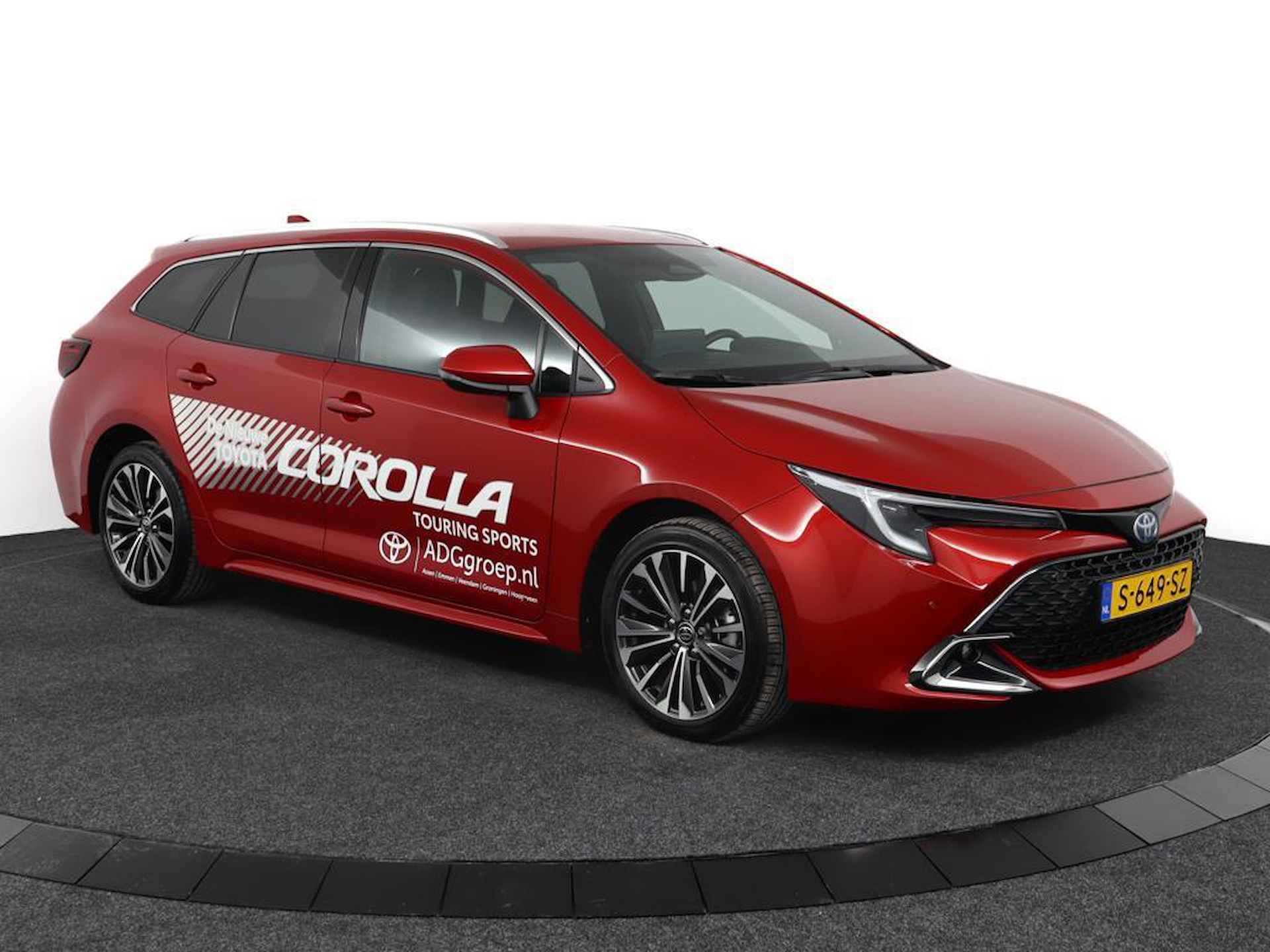 Toyota Corolla Touring Sports 1.8 Hybrid First Edition | Navigatie | Parkeer sensoren voor + achter | Stoelverwarming | - 14/55