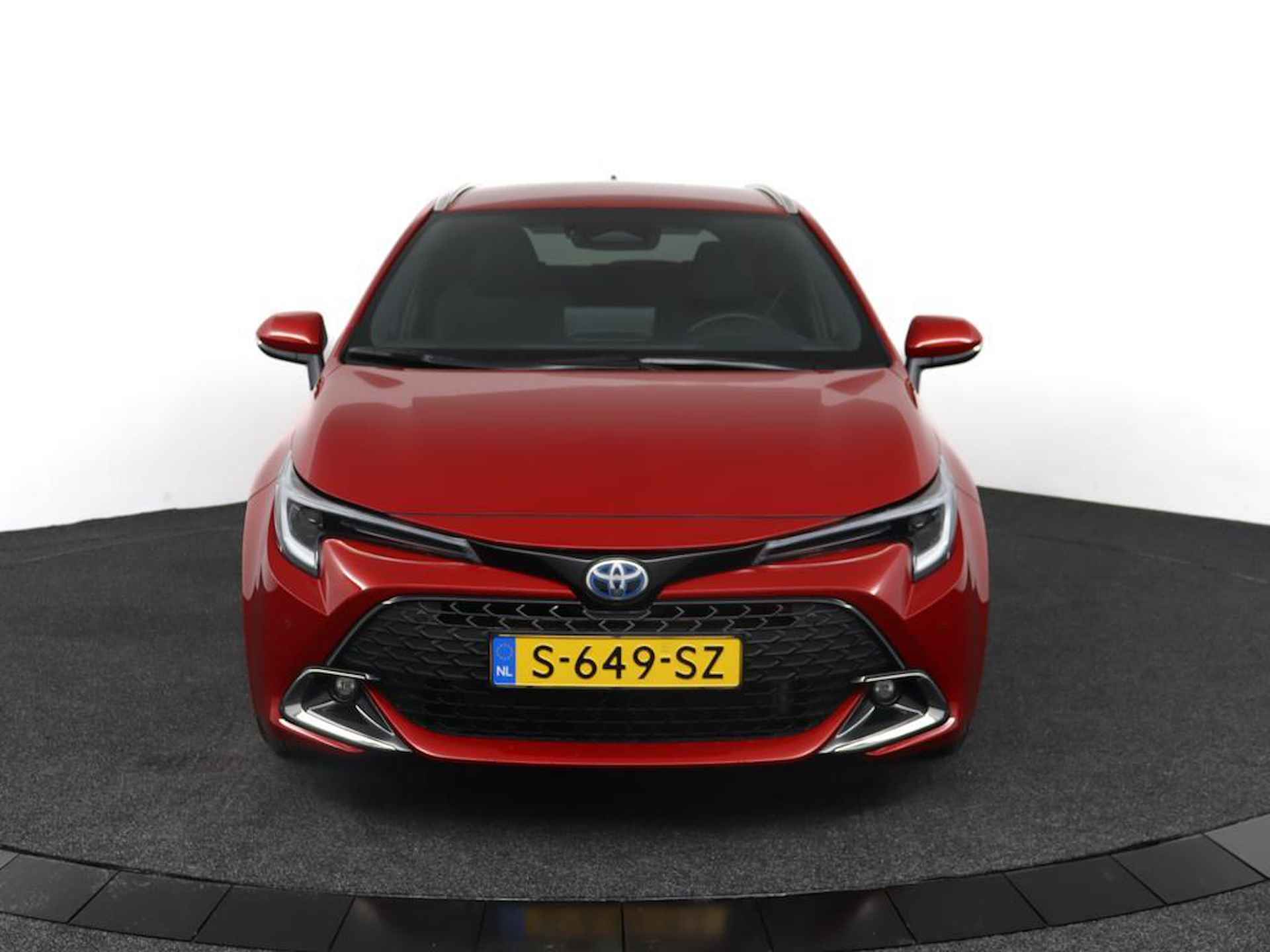 Toyota Corolla Touring Sports 1.8 Hybrid First Edition | Navigatie | Parkeer sensoren voor + achter | Stoelverwarming | - 16/55