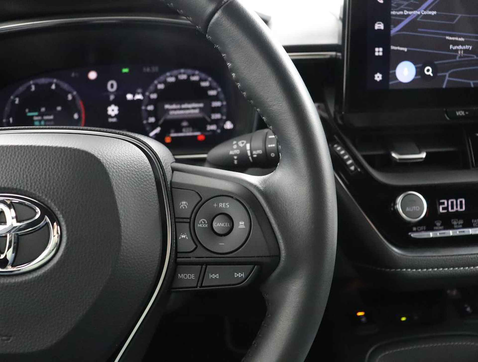 Toyota Corolla Touring Sports 1.8 Hybrid First Edition | Navigatie | Parkeer sensoren voor + achter | Stoelverwarming | - 21/55