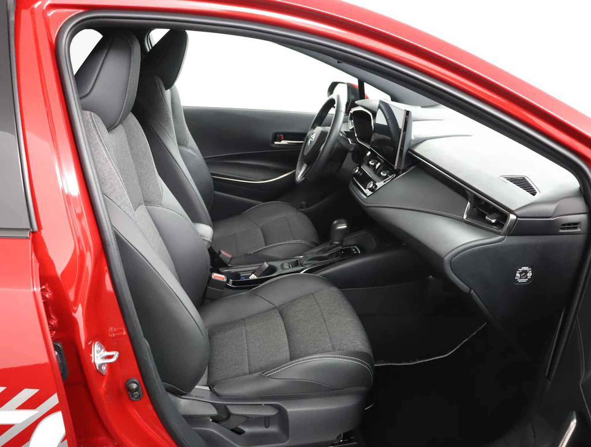 Toyota Corolla Touring Sports 1.8 Hybrid First Edition | Navigatie | Parkeer sensoren voor + achter | Stoelverwarming | - 22/55