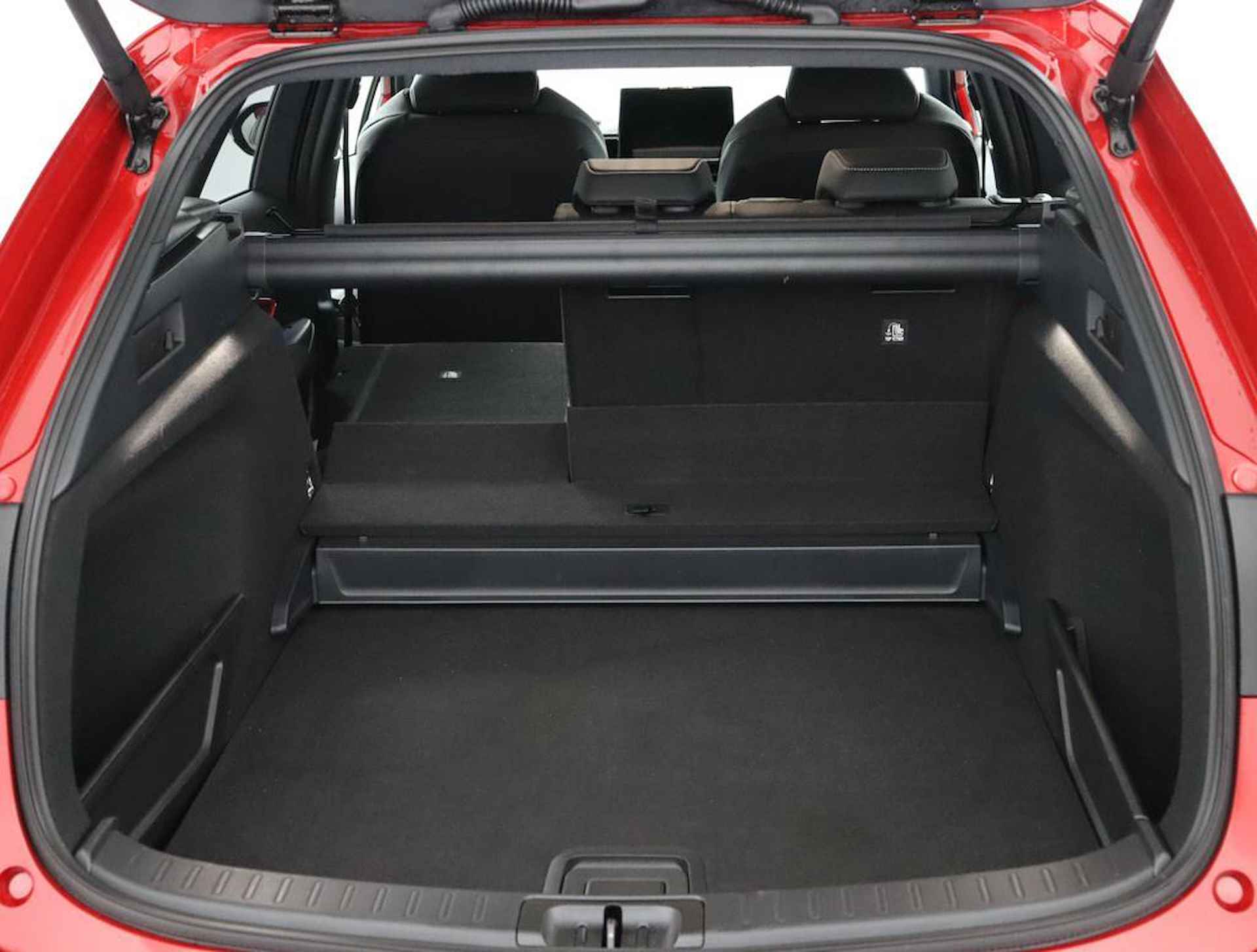 Toyota Corolla Touring Sports 1.8 Hybrid First Edition | Navigatie | Parkeer sensoren voor + achter | Stoelverwarming | - 24/55