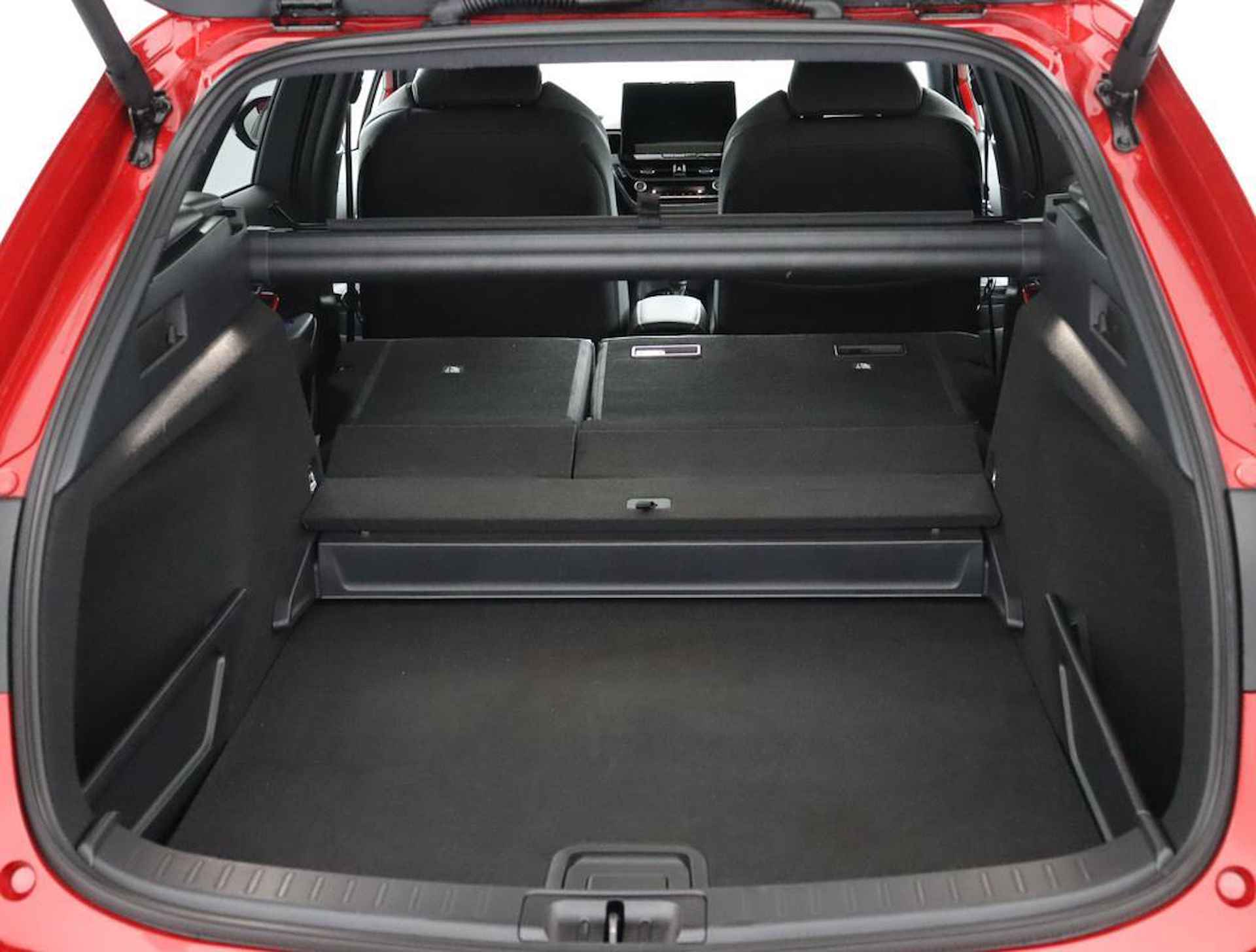 Toyota Corolla Touring Sports 1.8 Hybrid First Edition | Navigatie | Parkeer sensoren voor + achter | Stoelverwarming | - 25/55