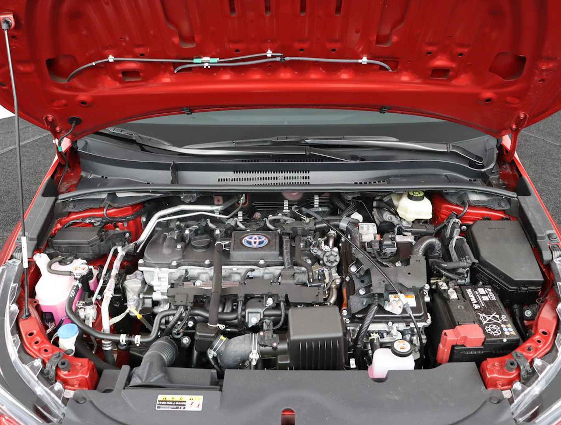 Toyota Corolla Touring Sports 1.8 Hybrid First Edition | Navigatie | Parkeer sensoren voor + achter | Stoelverwarming | - 33/55