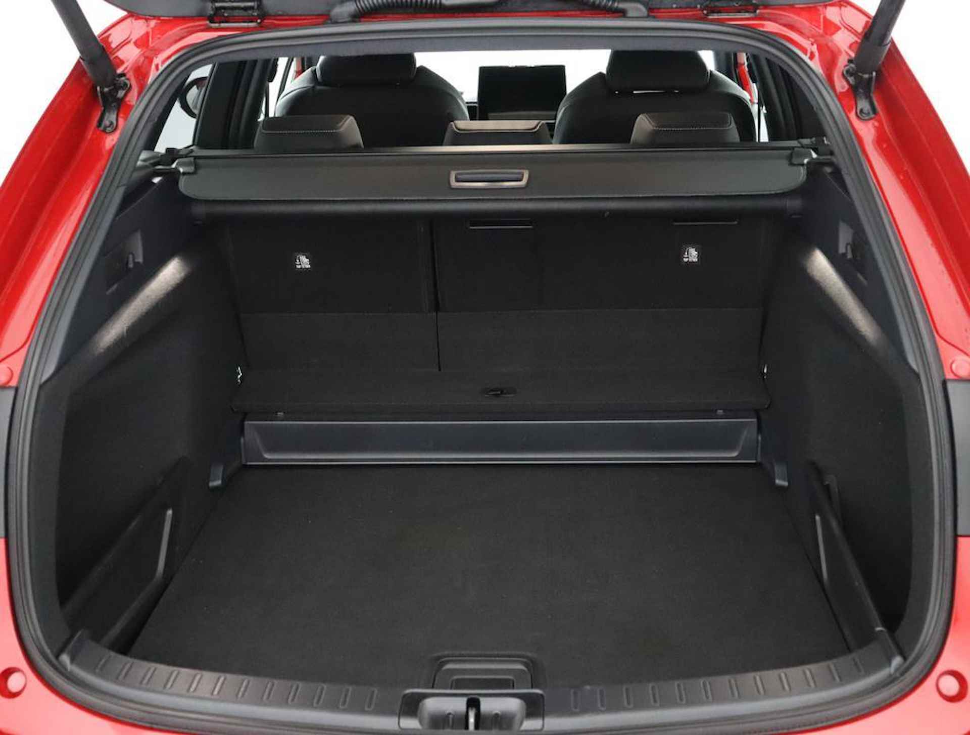 Toyota Corolla Touring Sports 1.8 Hybrid First Edition | Navigatie | Parkeer sensoren voor + achter | Stoelverwarming | - 35/55