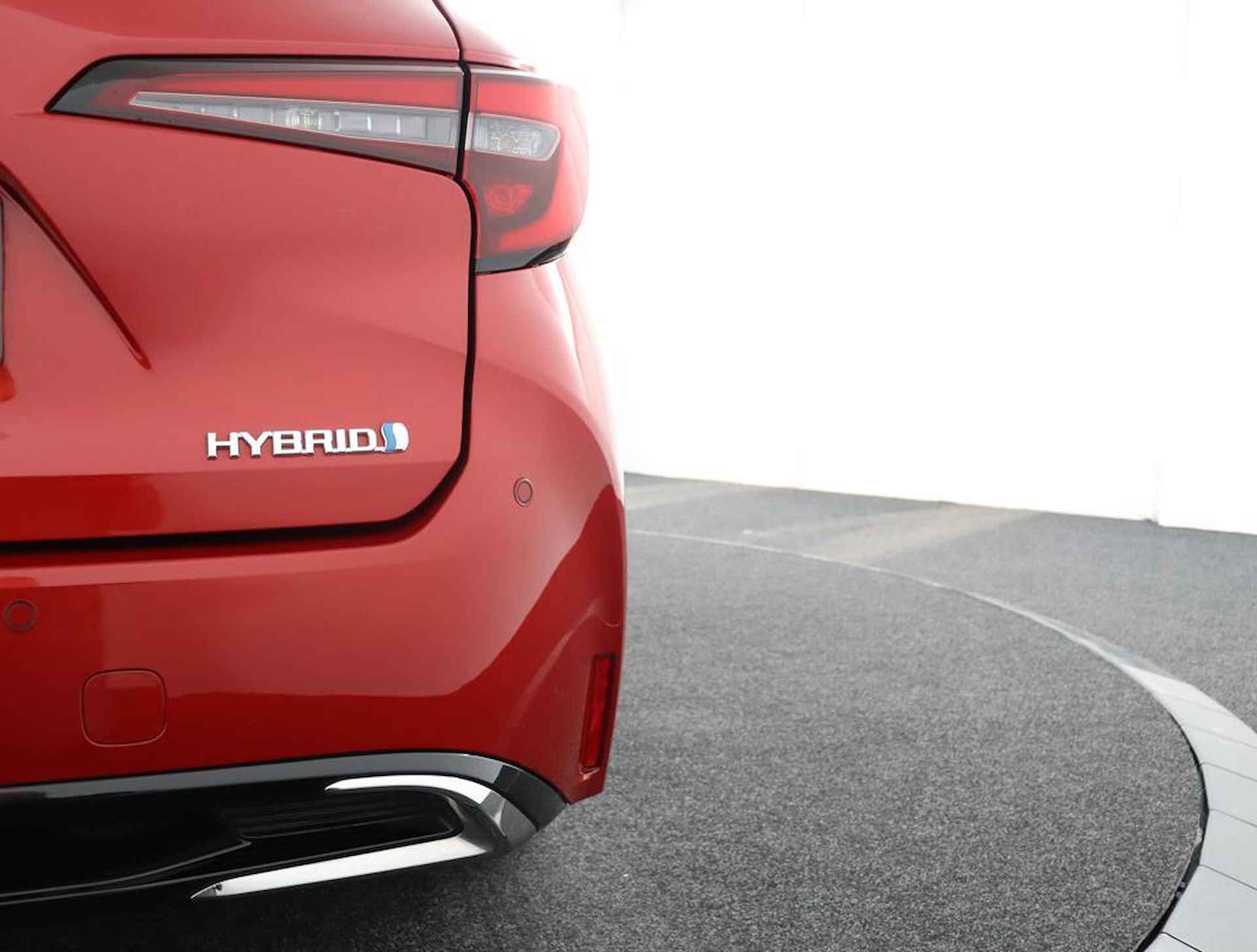 Toyota Corolla Touring Sports 1.8 Hybrid First Edition | Navigatie | Parkeer sensoren voor + achter | Stoelverwarming | - 39/55