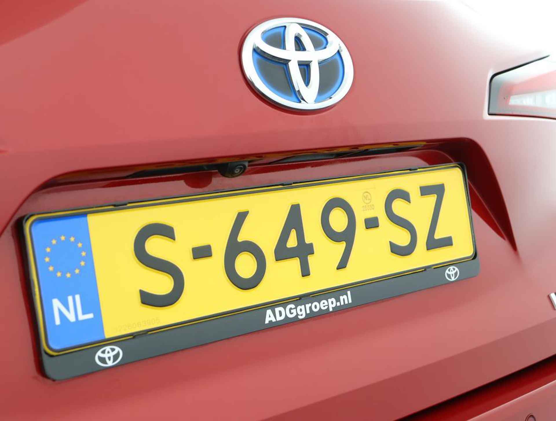 Toyota Corolla Touring Sports 1.8 Hybrid First Edition | Navigatie | Parkeer sensoren voor + achter | Stoelverwarming | - 40/55