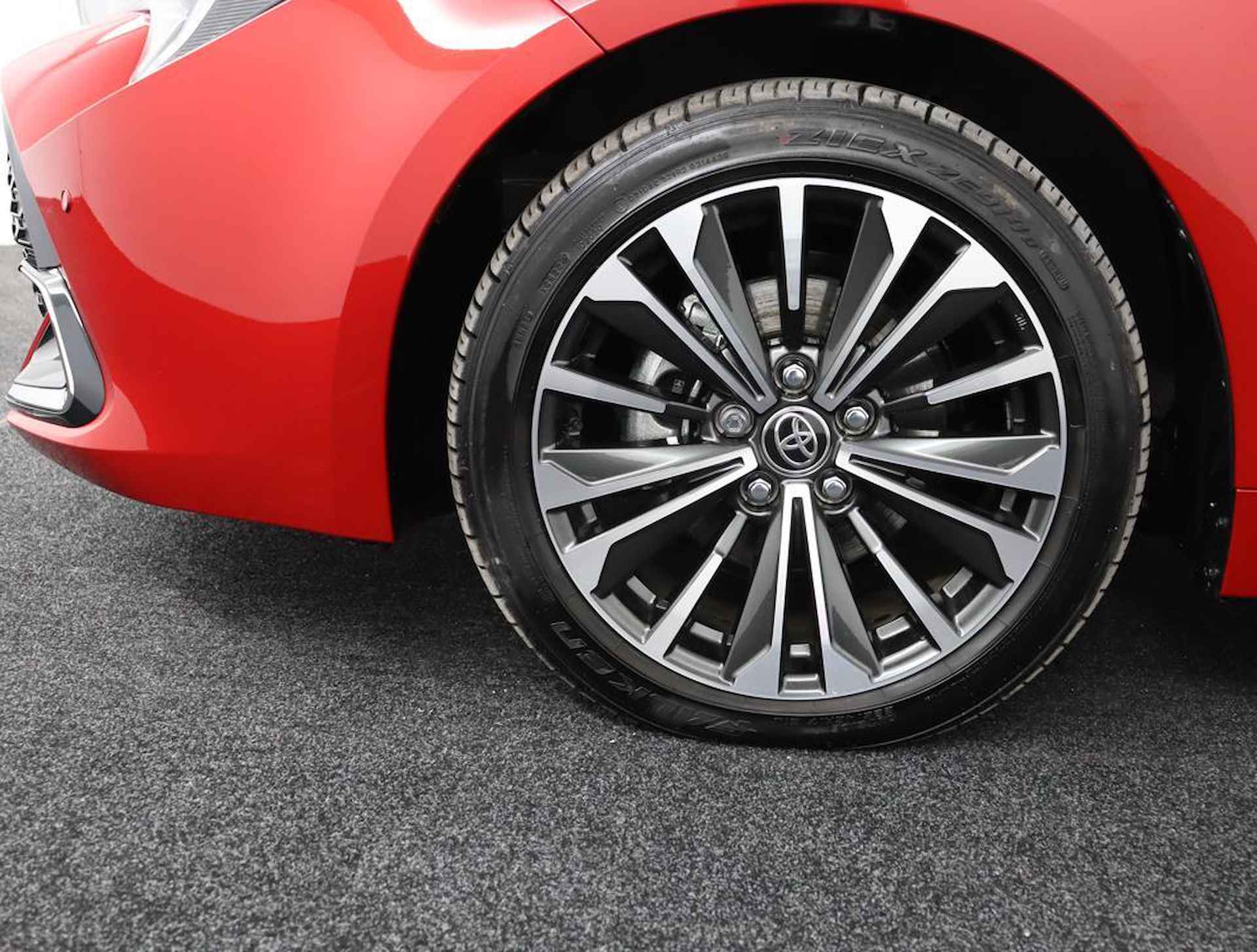 Toyota Corolla Touring Sports 1.8 Hybrid First Edition | Navigatie | Parkeer sensoren voor + achter | Stoelverwarming | - 44/55