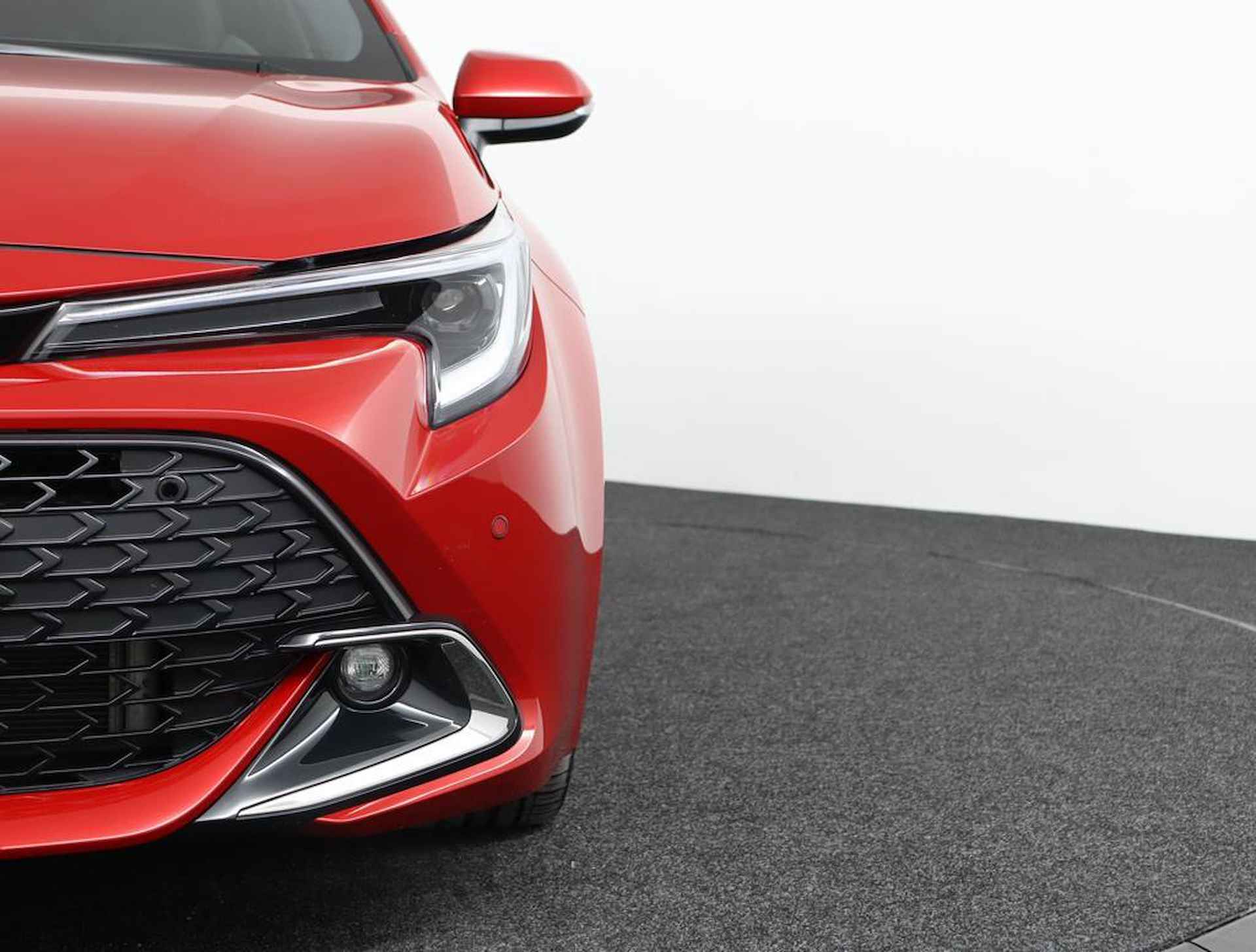 Toyota Corolla Touring Sports 1.8 Hybrid First Edition | Navigatie | Parkeer sensoren voor + achter | Stoelverwarming | - 45/55