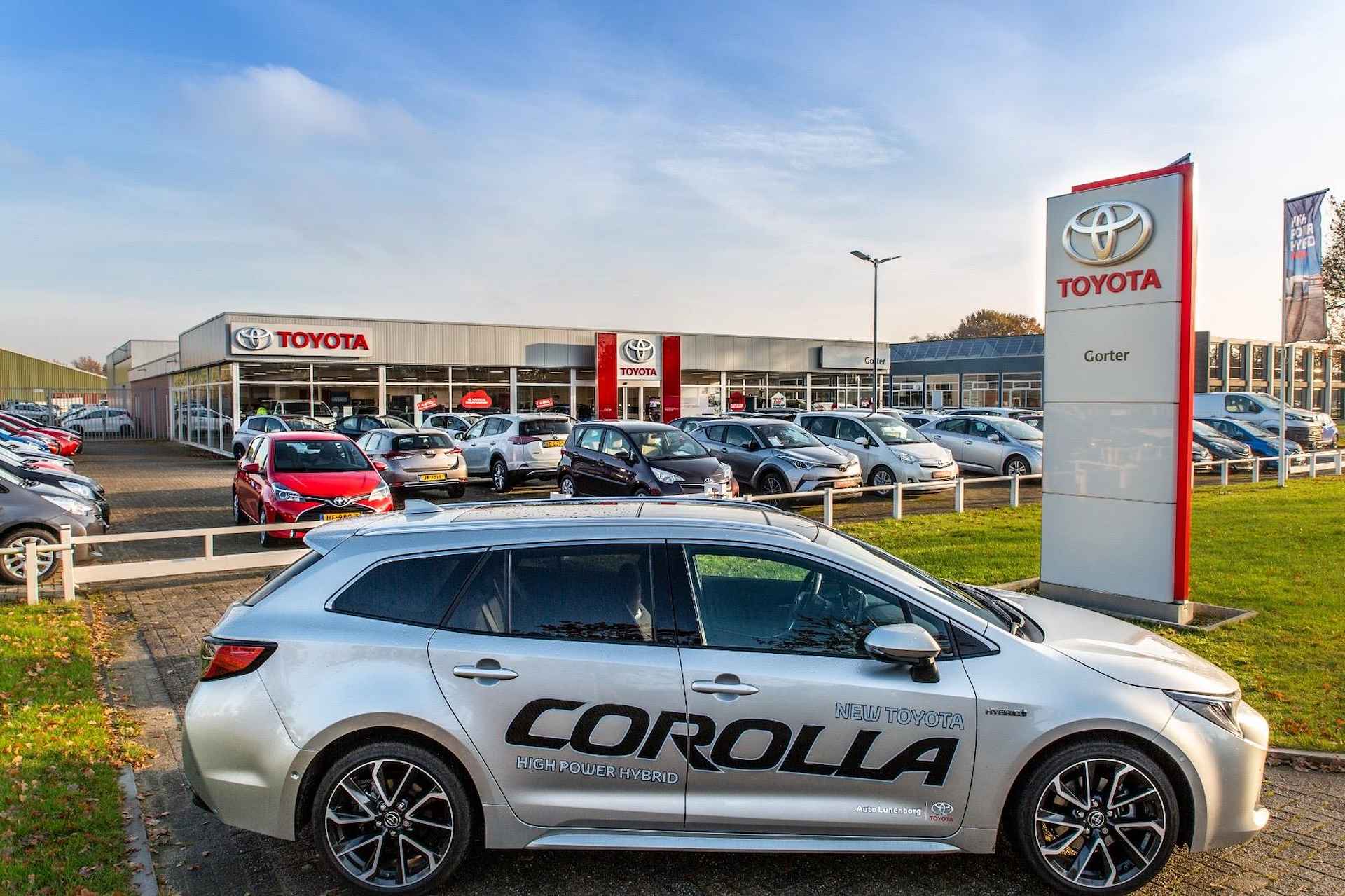 Toyota Corolla Touring Sports 1.8 Hybrid First Edition | Navigatie | Parkeer sensoren voor + achter | Stoelverwarming | - 55/55