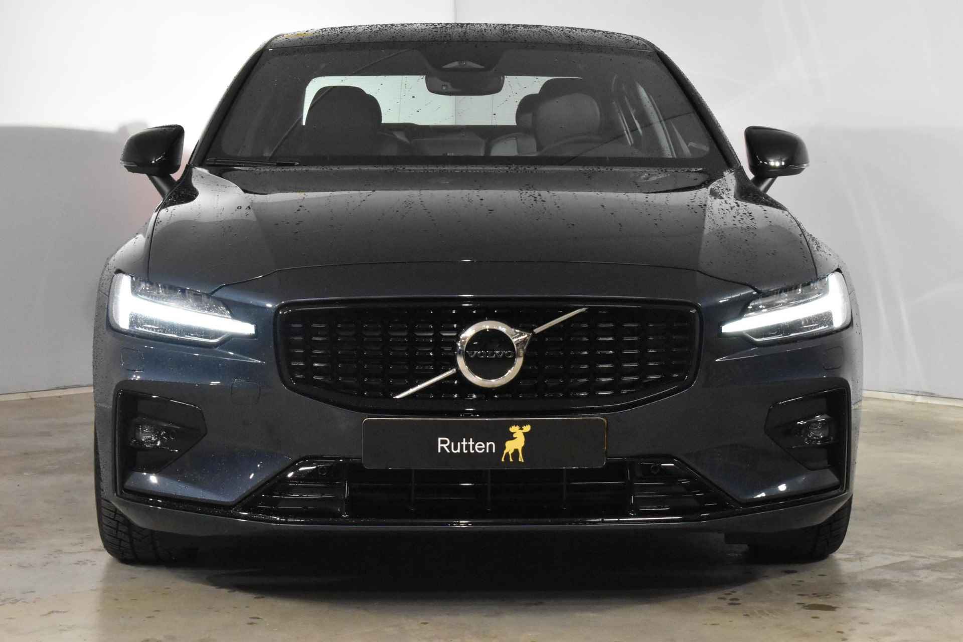 Volvo S60 B4 211PK Automaat Plus Dark / Adaptieve cruise control / Elektrische stoelen / Stoel-Stuurverwarming / Nappa Leder / Park - Pilotassist / Volvo On Call - 5/35