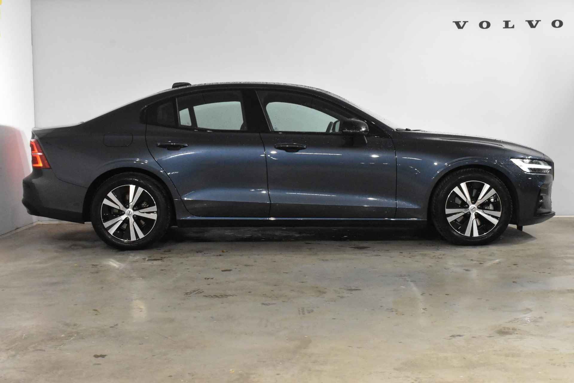 Volvo S60 B4 211PK Automaat Plus Dark / Adaptieve cruise control / Elektrische stoelen / Stoel-Stuurverwarming / Nappa Leder / Park - Pilotassist / Volvo On Call - 8/35