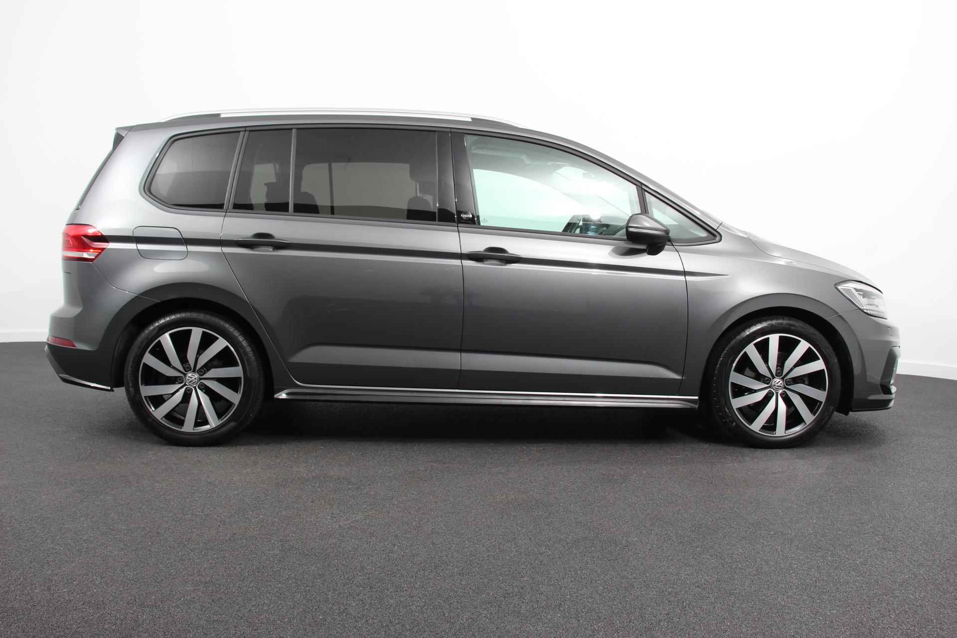 Volkswagen Touran 1.4 TSI 150 pk DSG R-Line 7 Persoons | Navigatie | Apple Carplay/Android Auto | Camera | Parkeersensoren | Adaptive Cruise Control | Ledverlichting | Getinte ramen | Stoelverwarming | Grootlichtassistent - 6/31